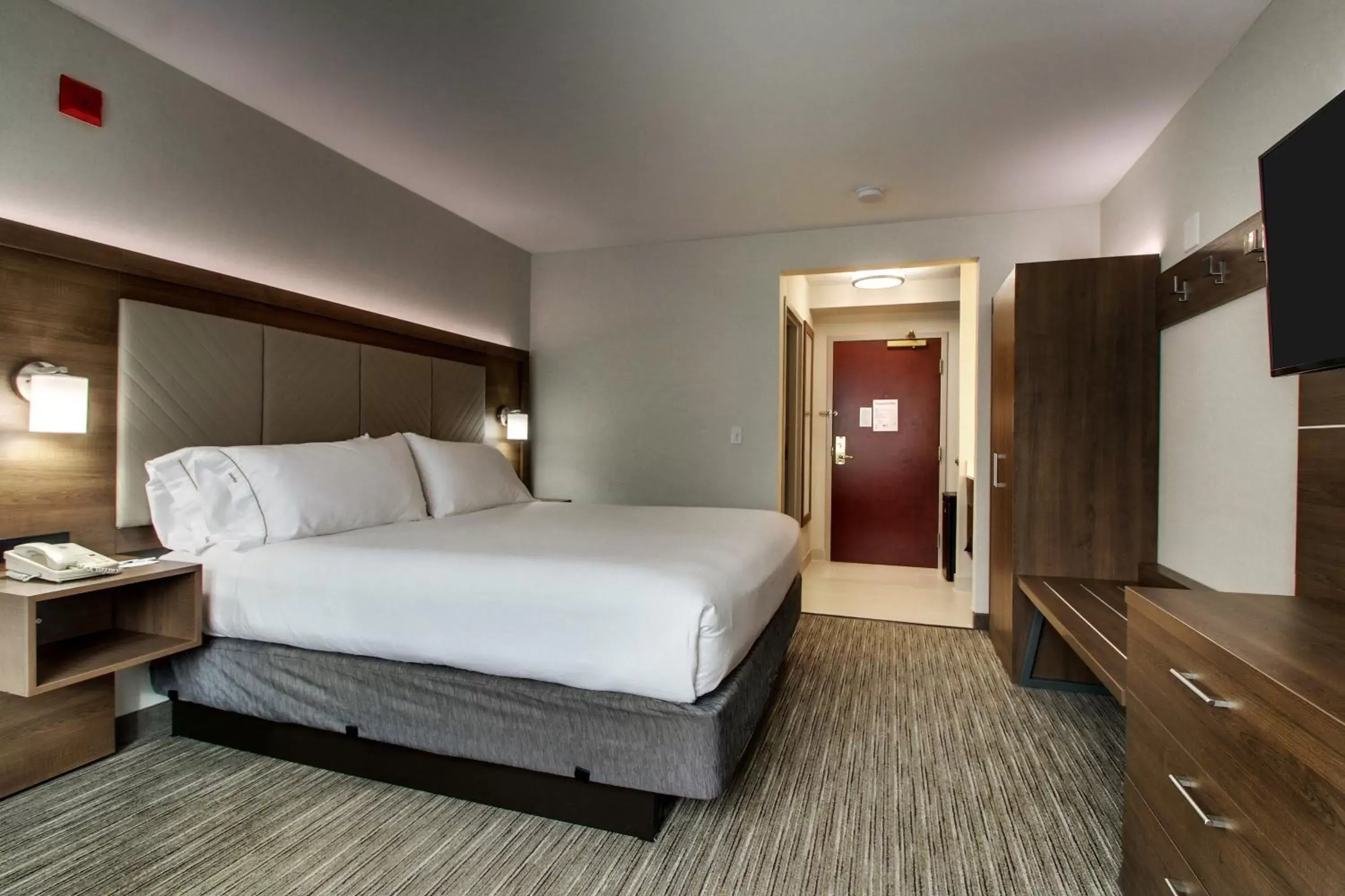 Photo of the whole room, Bed in Holiday Inn Express Durham-UNH, an IHG Hotel