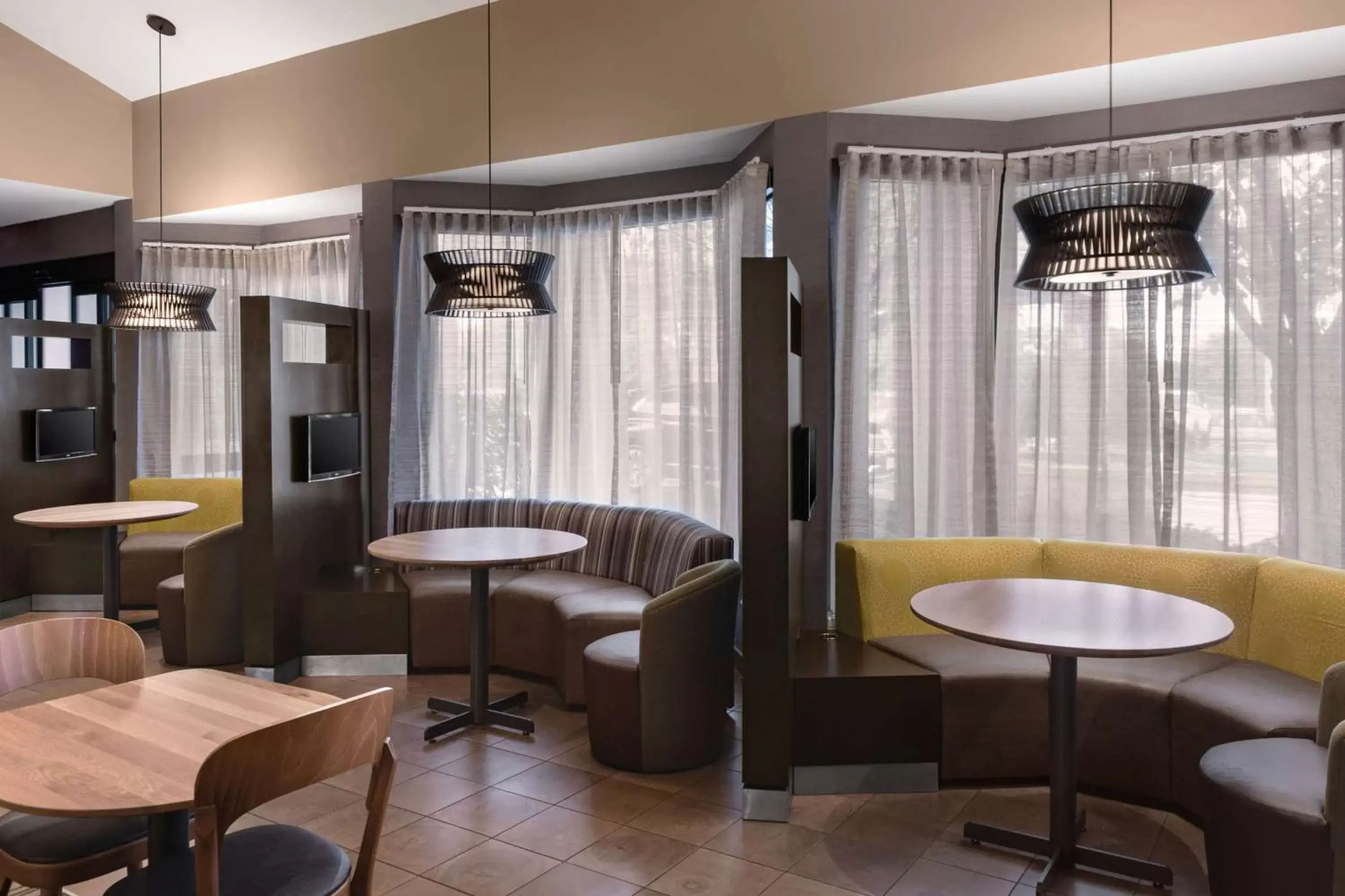 Business facilities, Lounge/Bar in Sonesta Select Newport Middletown