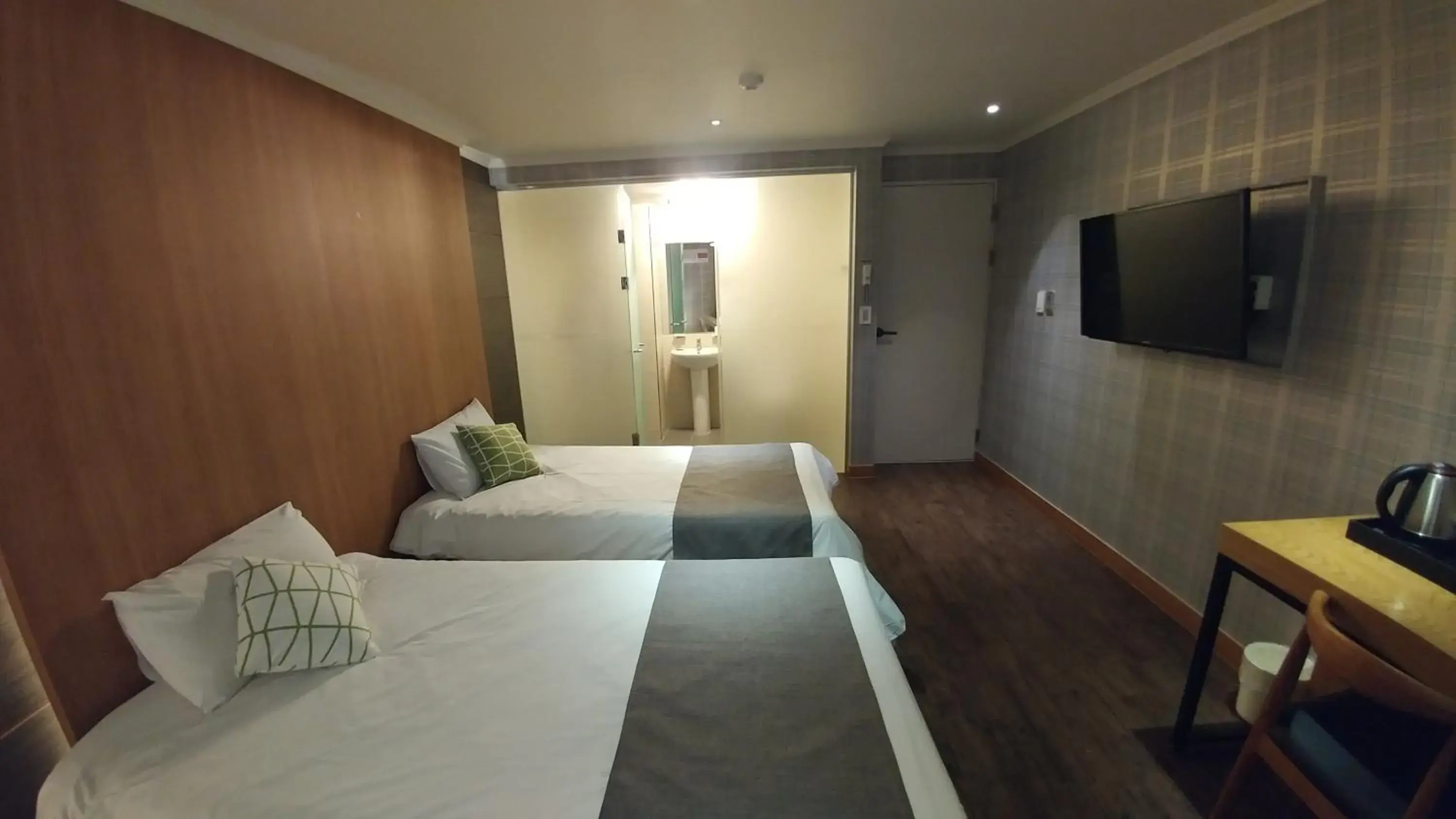 Photo of the whole room, Bed in Hotel Tong Yeondong Jeju