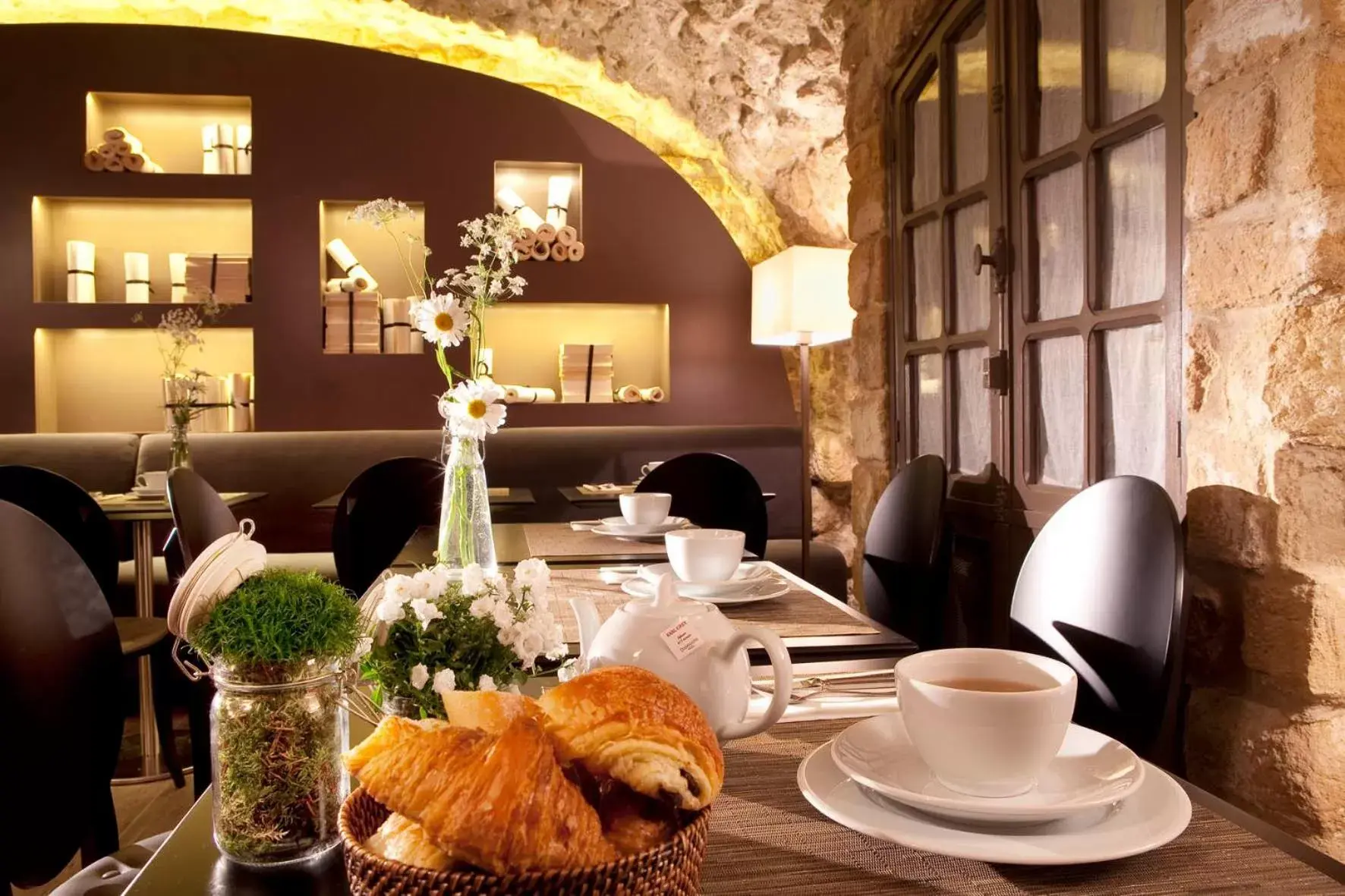Breakfast, Restaurant/Places to Eat in Hotel Verneuil Saint Germain