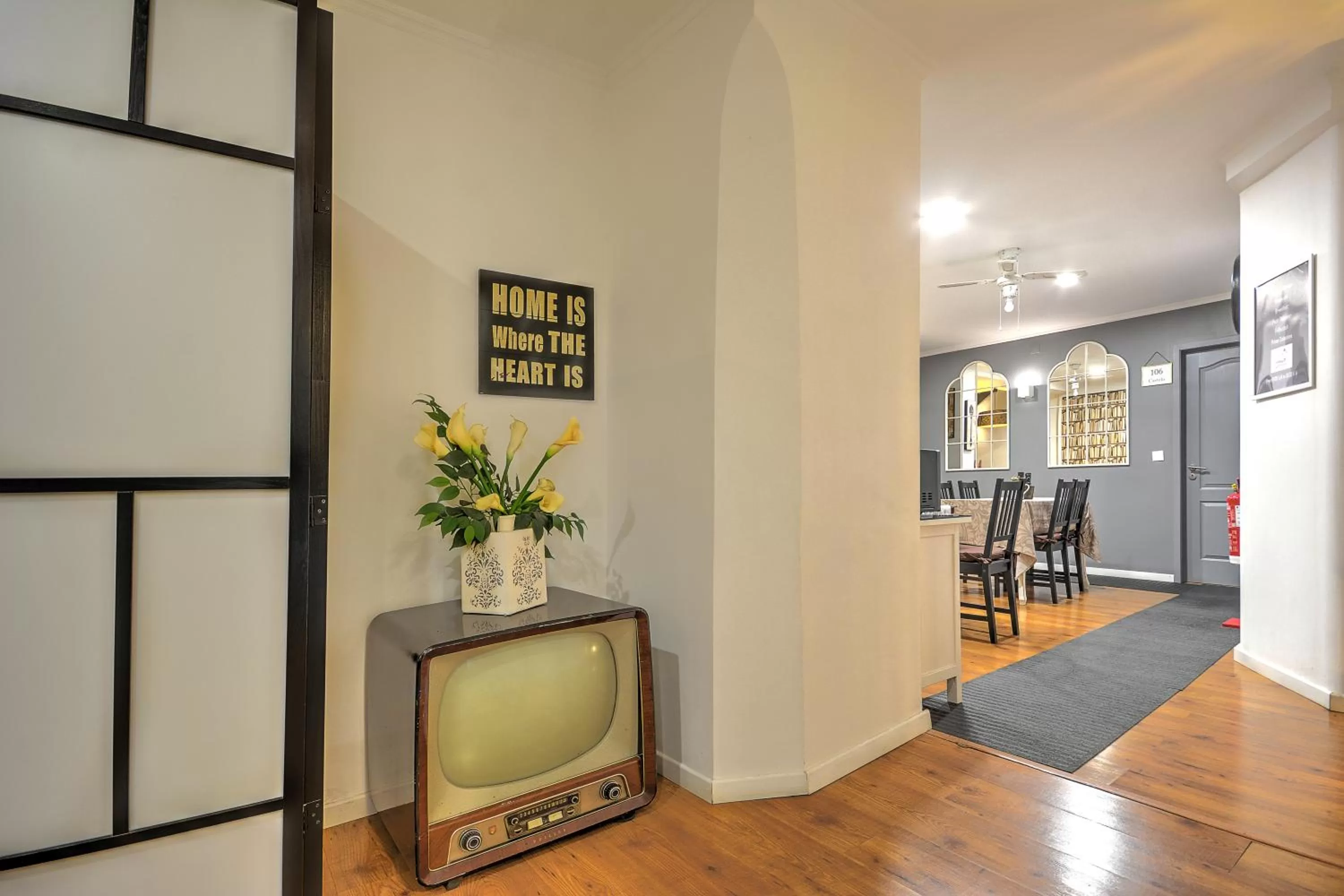 Communal lounge/ TV room in Inn Bairro Alto BA Sweet