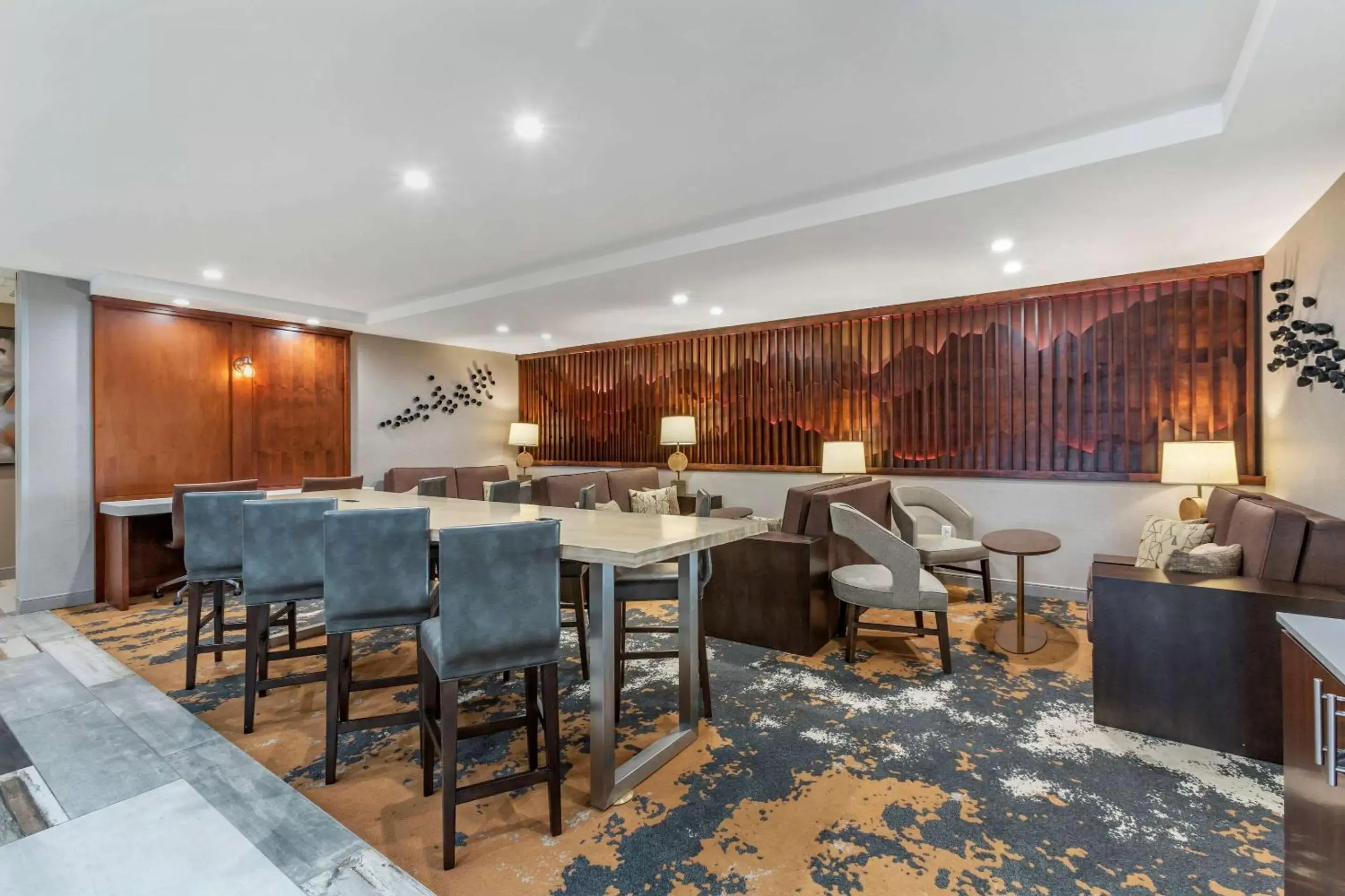 Restaurant/Places to Eat in Windmill Suites Surprise, Ascend Hotel Collection