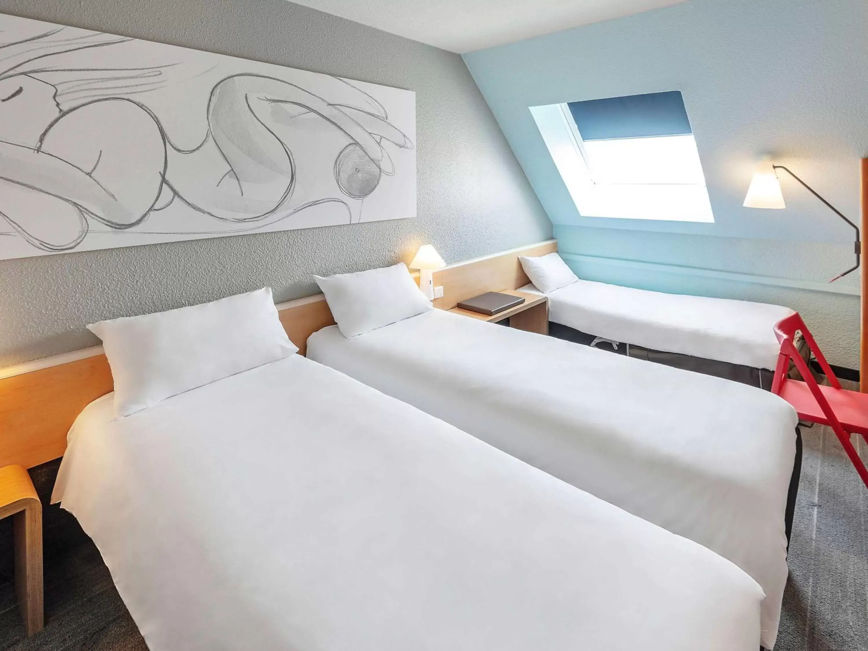 Photo of the whole room, Bed in ibis Epernay Centre Ville