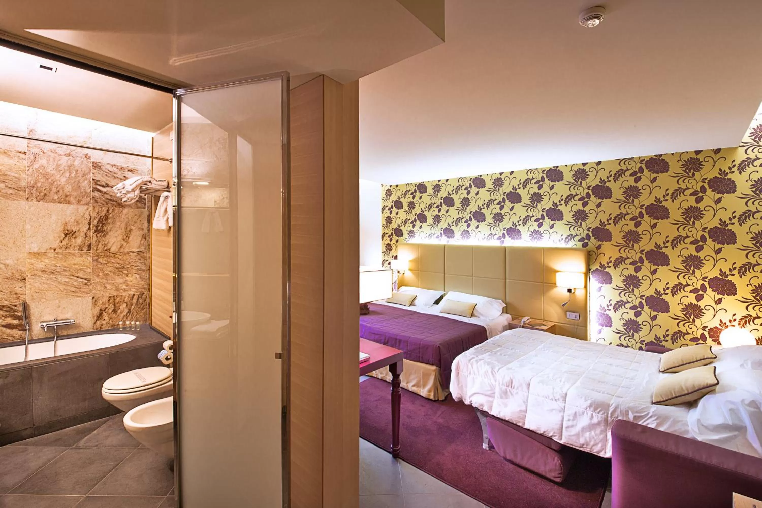 Bedroom, Bed in El Homs Palace Hotel