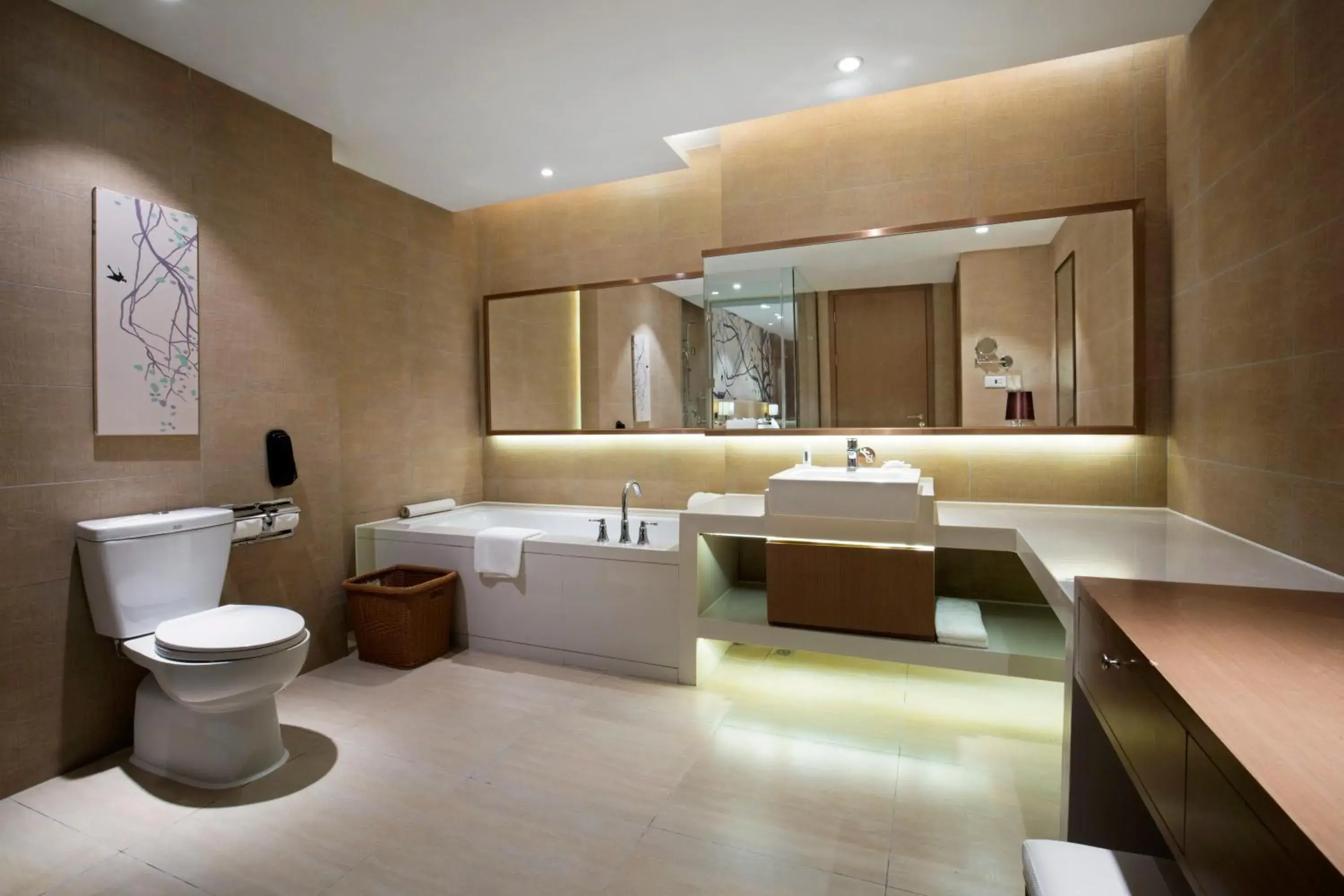 Photo of the whole room, Bathroom in Holiday Inn Chengdu High-Tech Center, an IHG Hotel