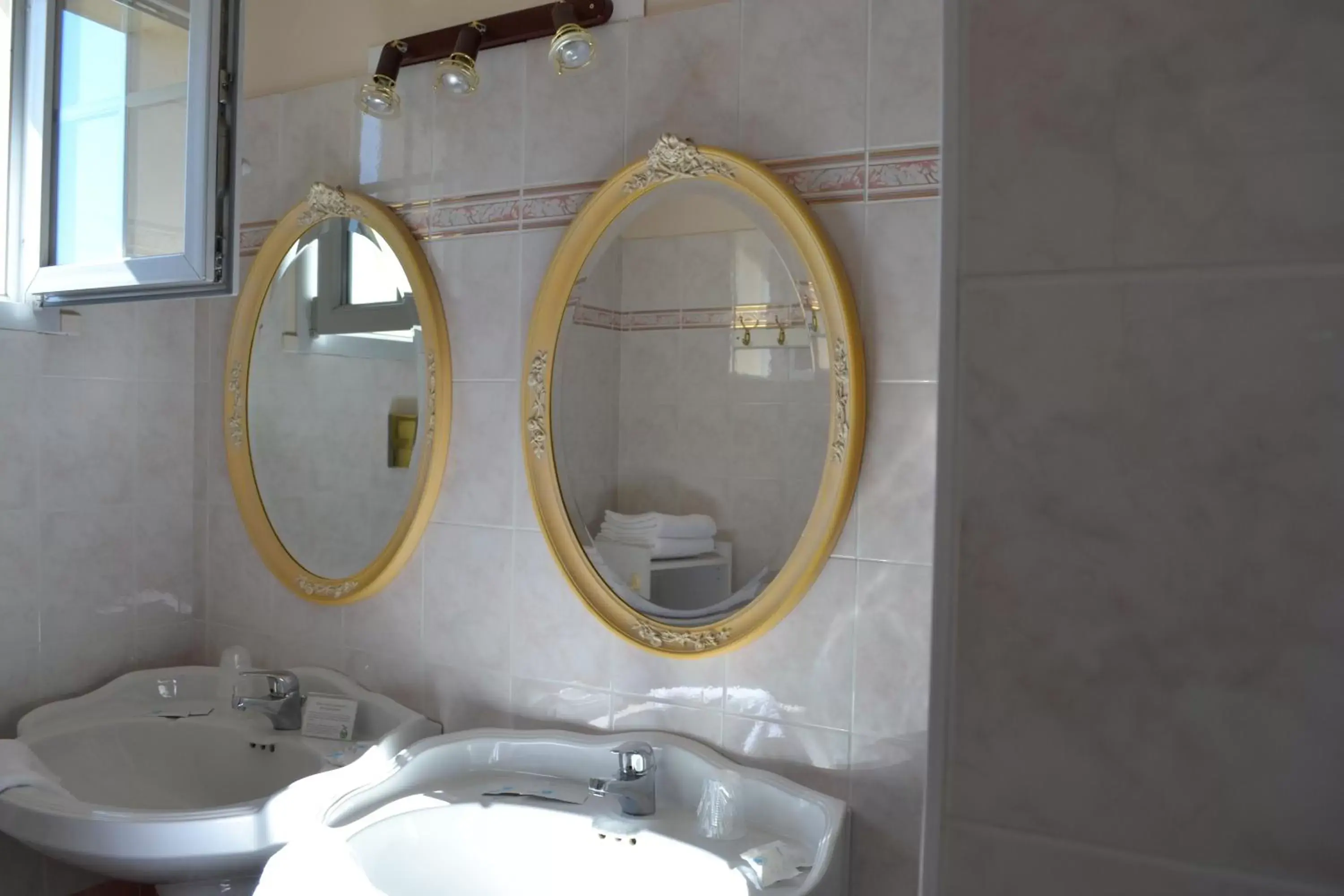 Bathroom in Hôtel Le Castel