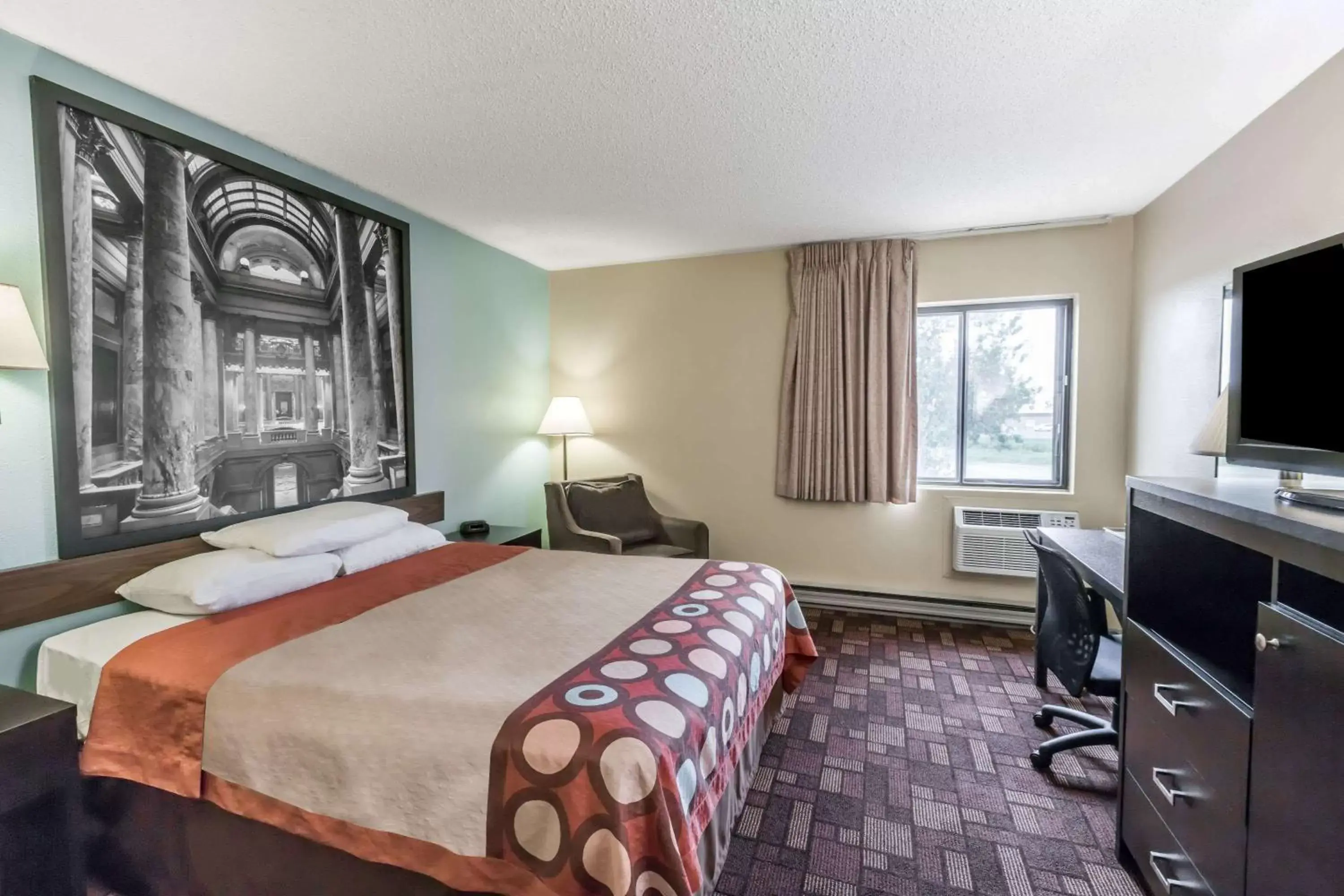 Photo of the whole room, Bed in Super 8 by Wyndham Luverne