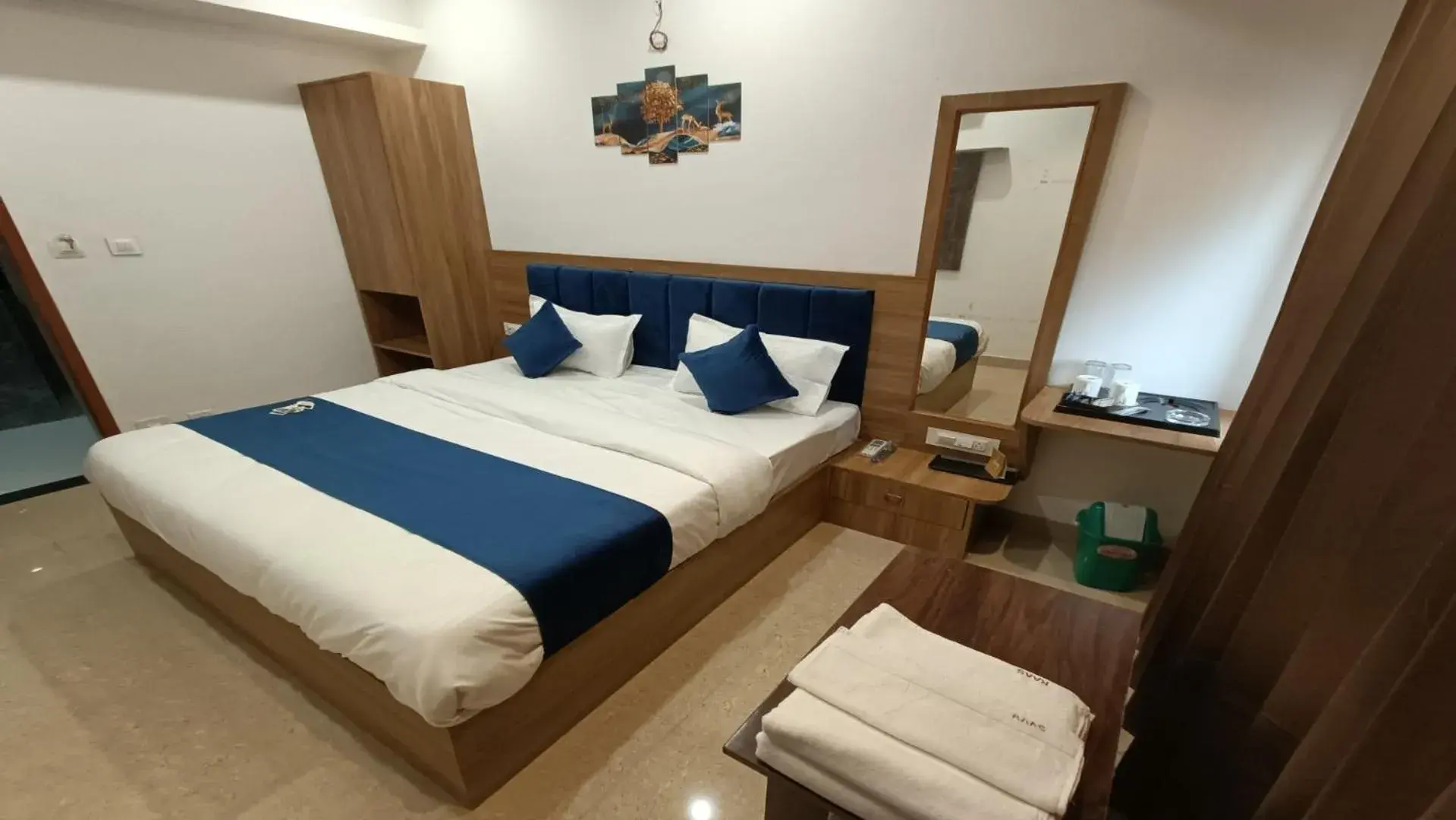 Bedroom, Bed in Hotel Raas Inn, New Hotel