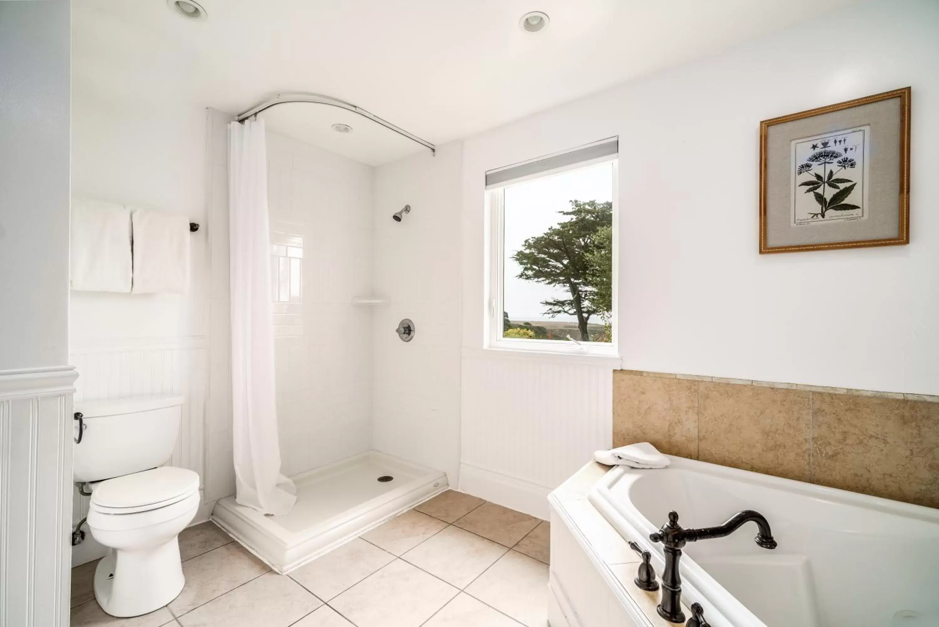 King Suite with Balcony in Agate Cove Inn King Suite with Balcony in Agate Cove Inn