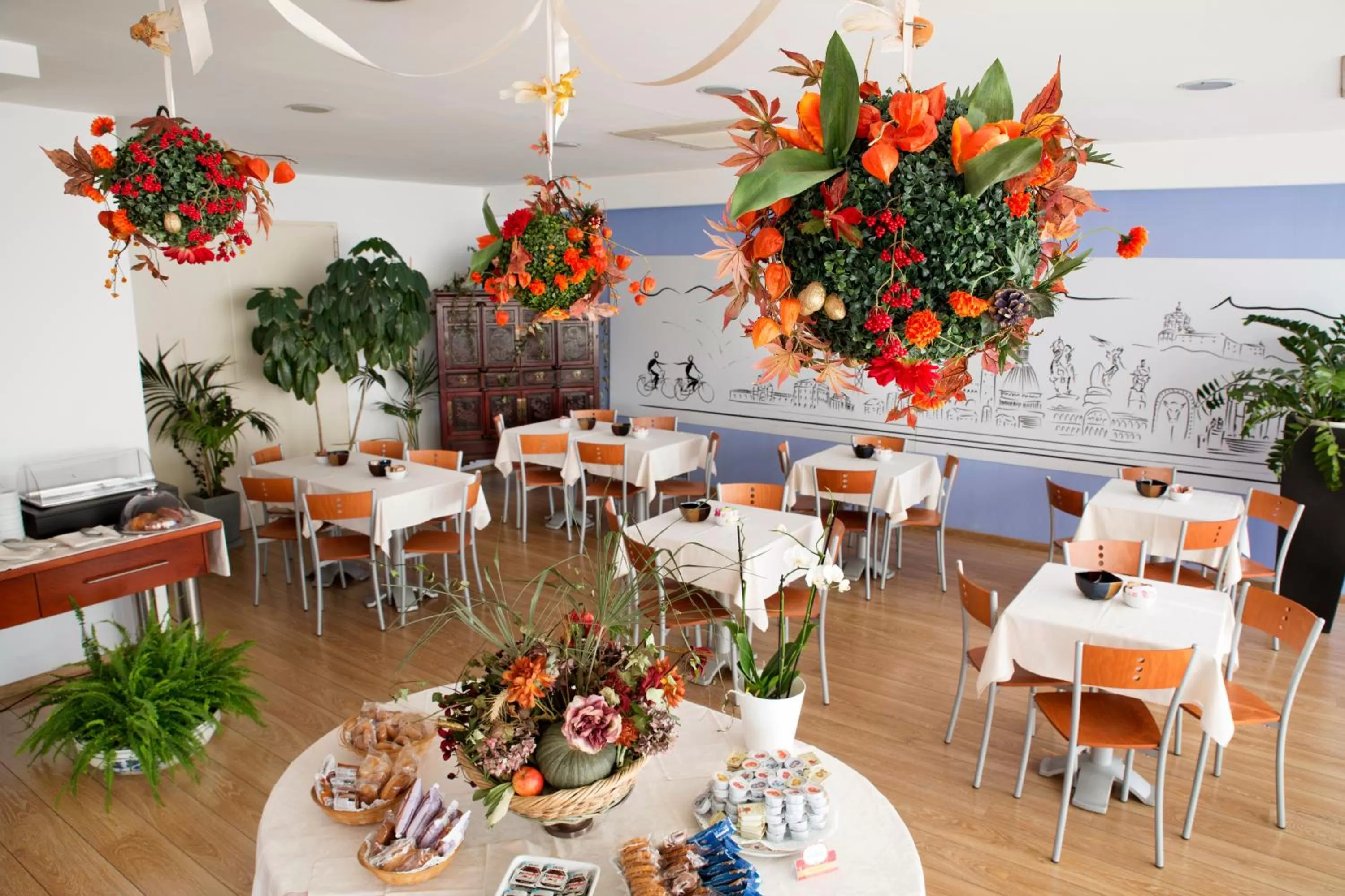 Restaurant/places to eat in Hotel Master