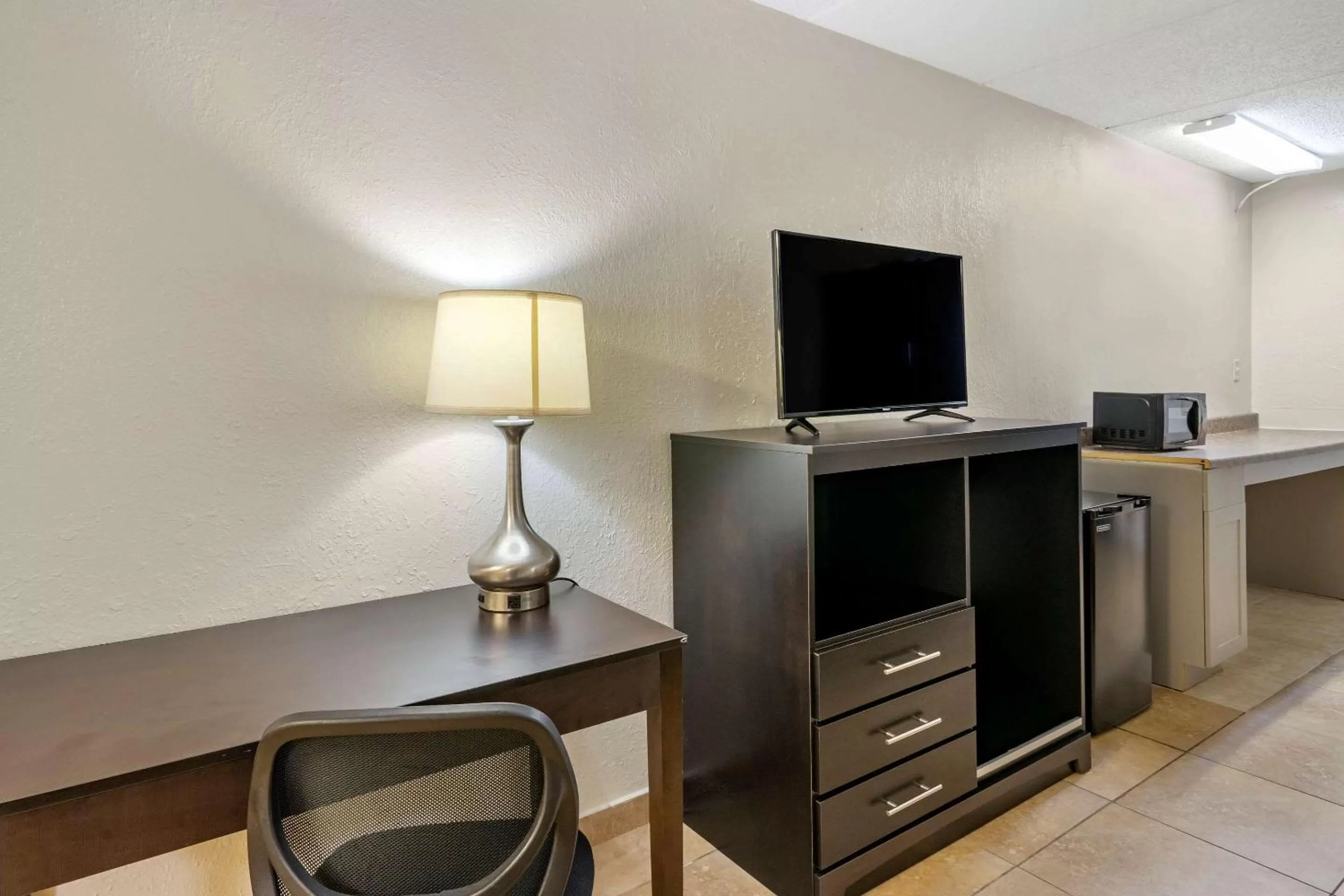 Photo of the whole room in Rodeway Inn Clearwater-Dunedin