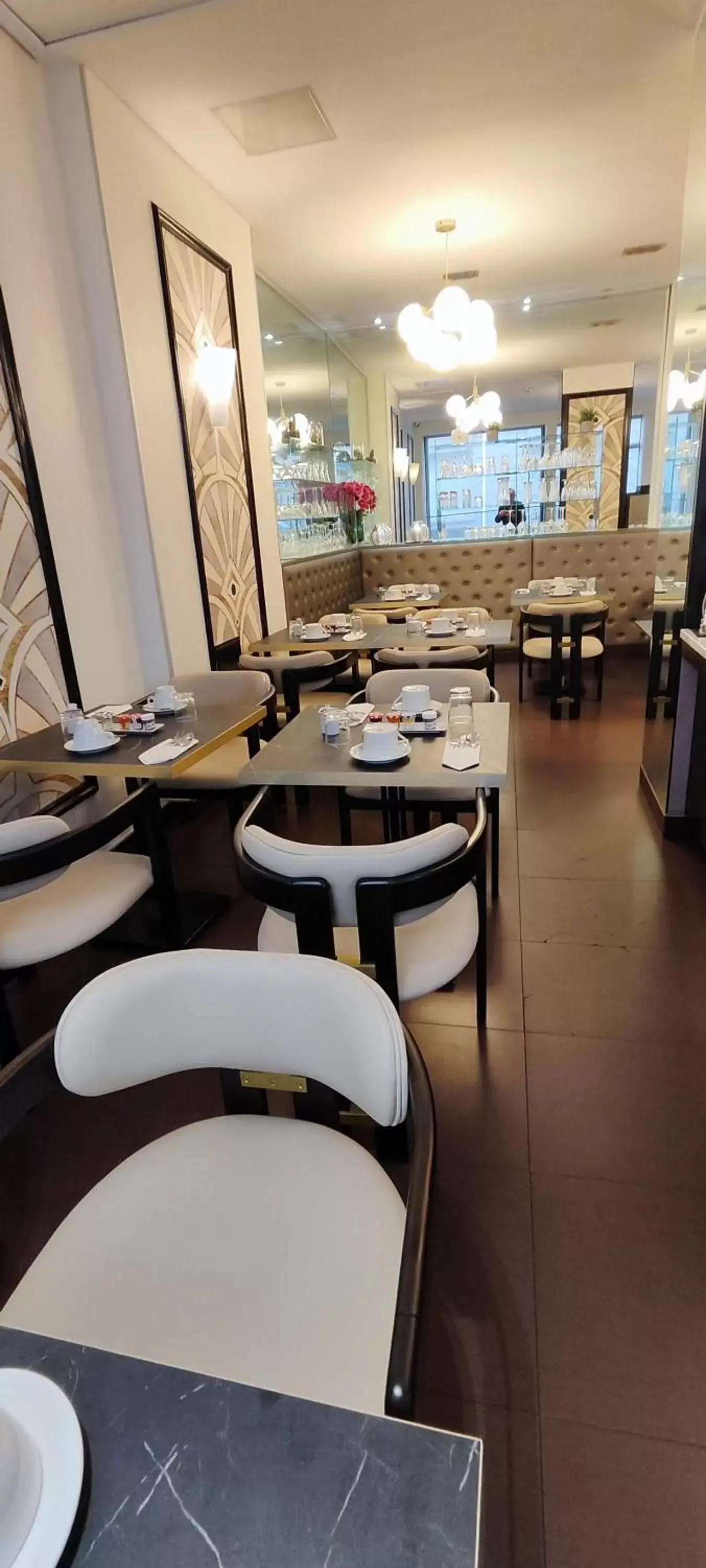 Breakfast, Restaurant/Places to Eat in Hotel Elysées Bassano