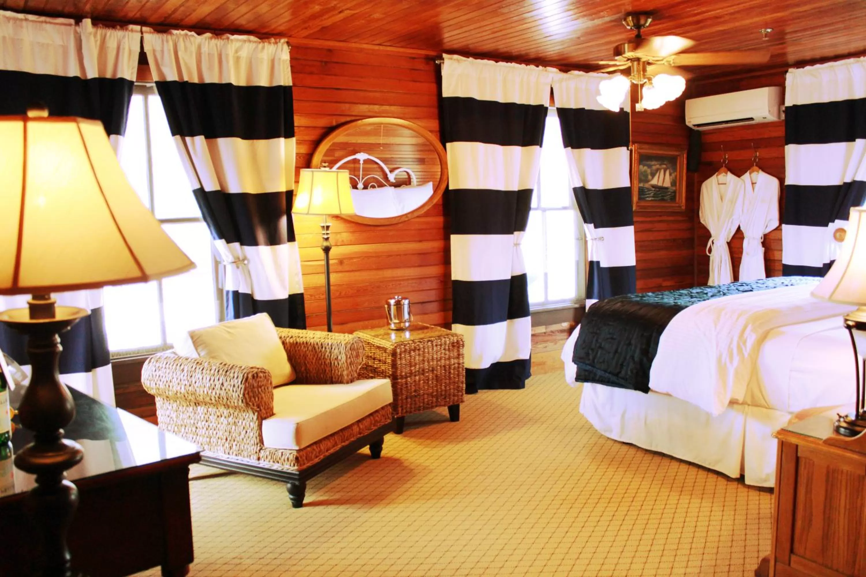 Bedroom, Bed in The Riverview Hotel - New Smyrna Beach