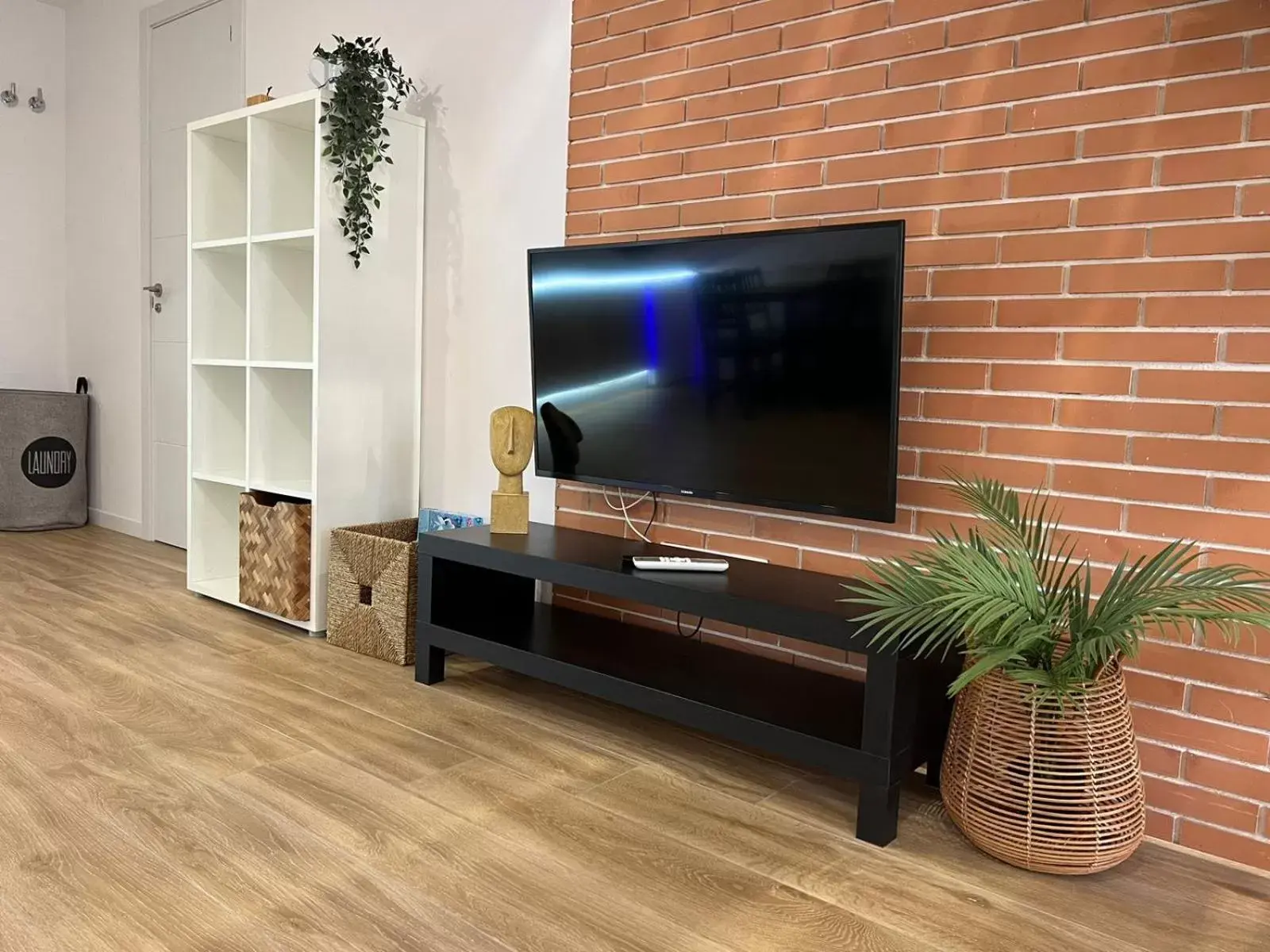 TV/Entertainment Center in Grandera Apart`s - Carbonell 1