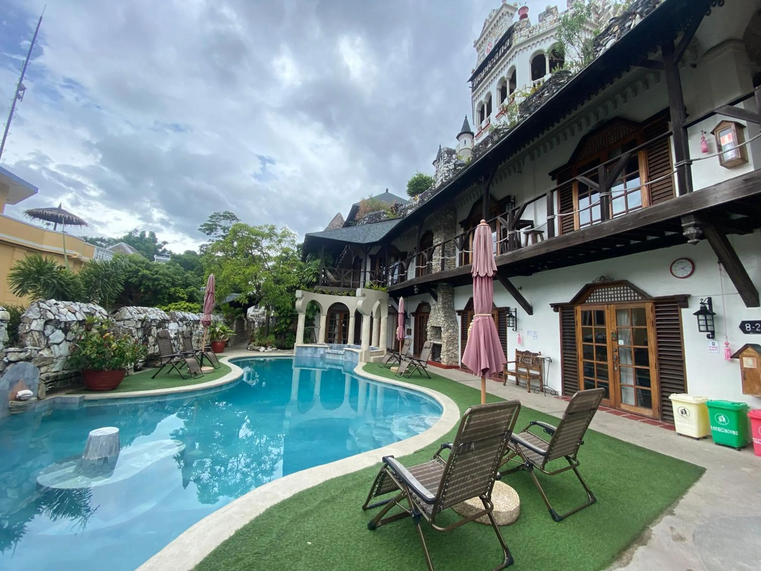 Swimming pool in Tropicana Castle Dive Resort powered by Cocotel