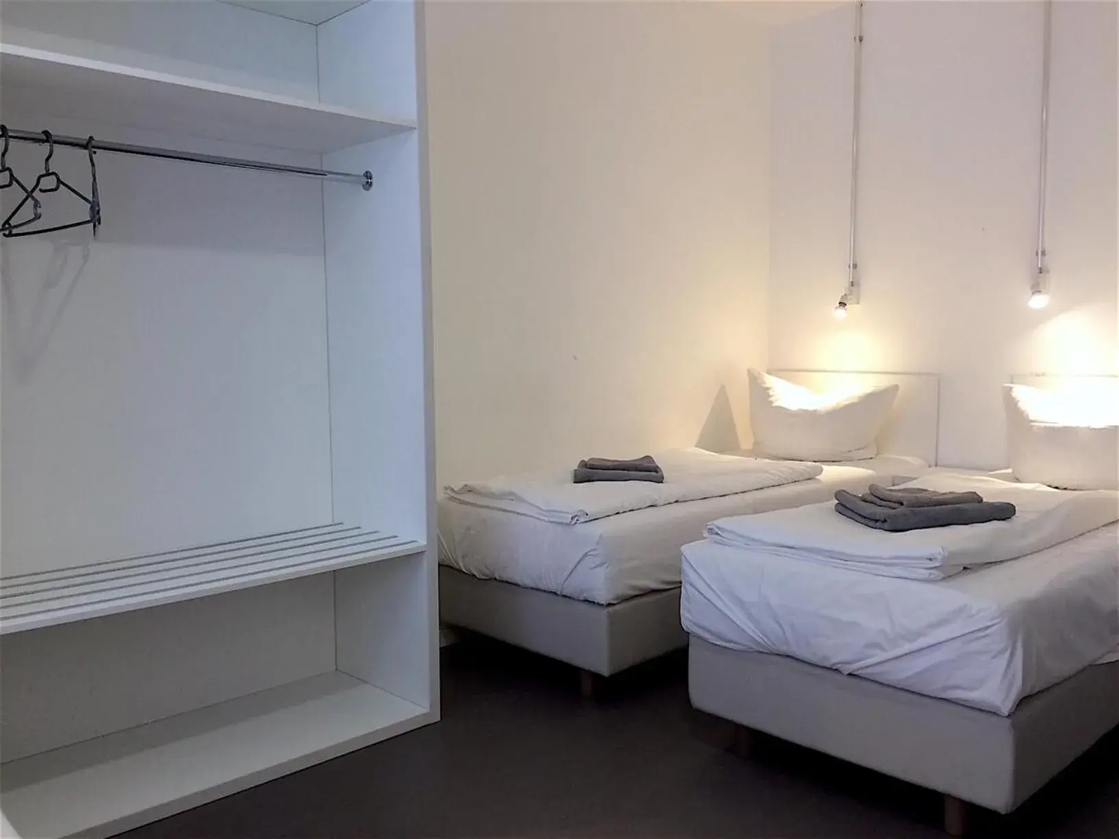 Bedroom, Bed in BNB near Brandenburg Gate - Rooms & Apartments Bedroom, Bed in BNB near Brandenburg Gate - Rooms & Apartments