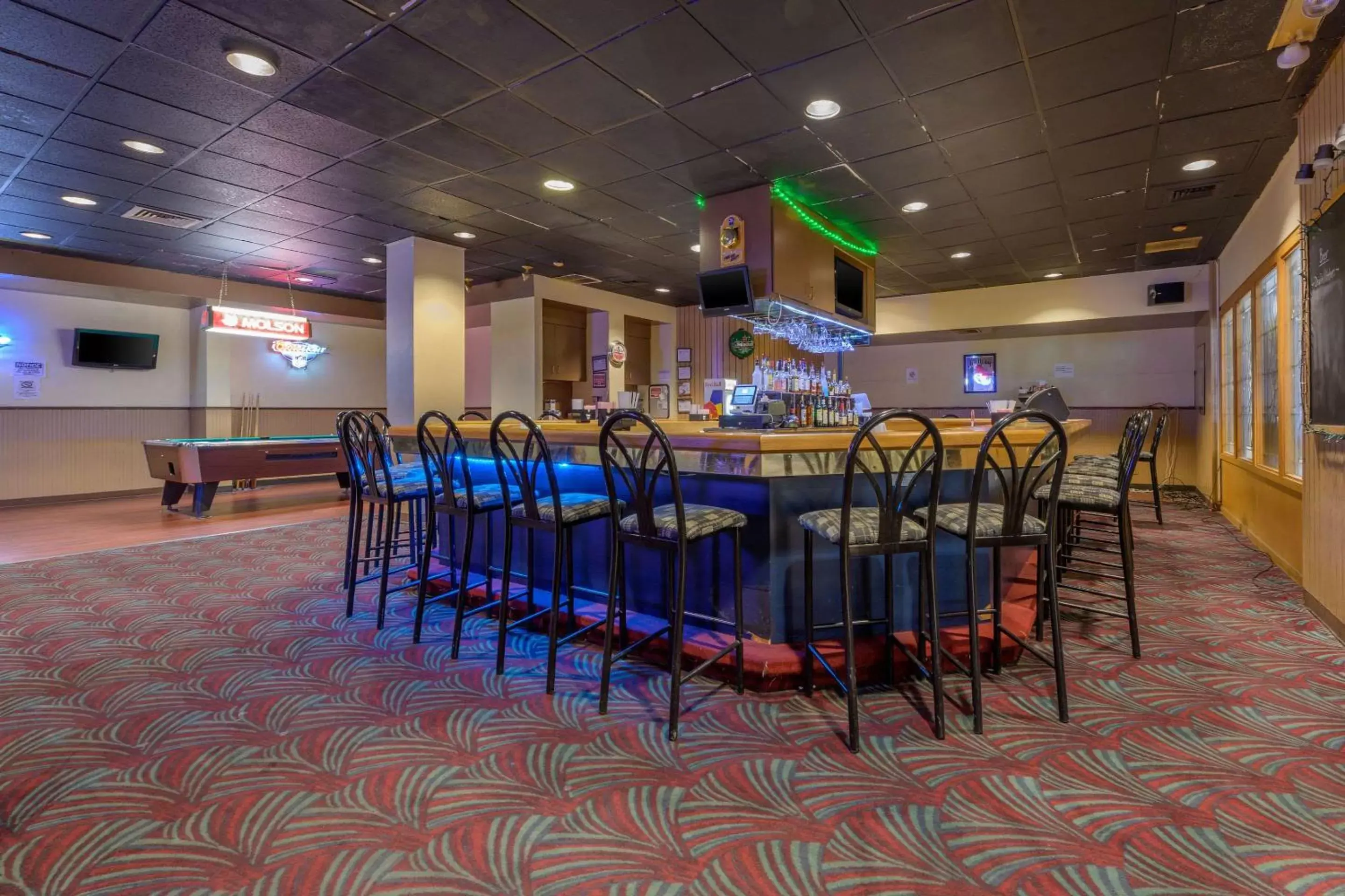 Lounge or bar, Restaurant/Places to Eat in Days Inn & Suites by Wyndham Lebanon PA