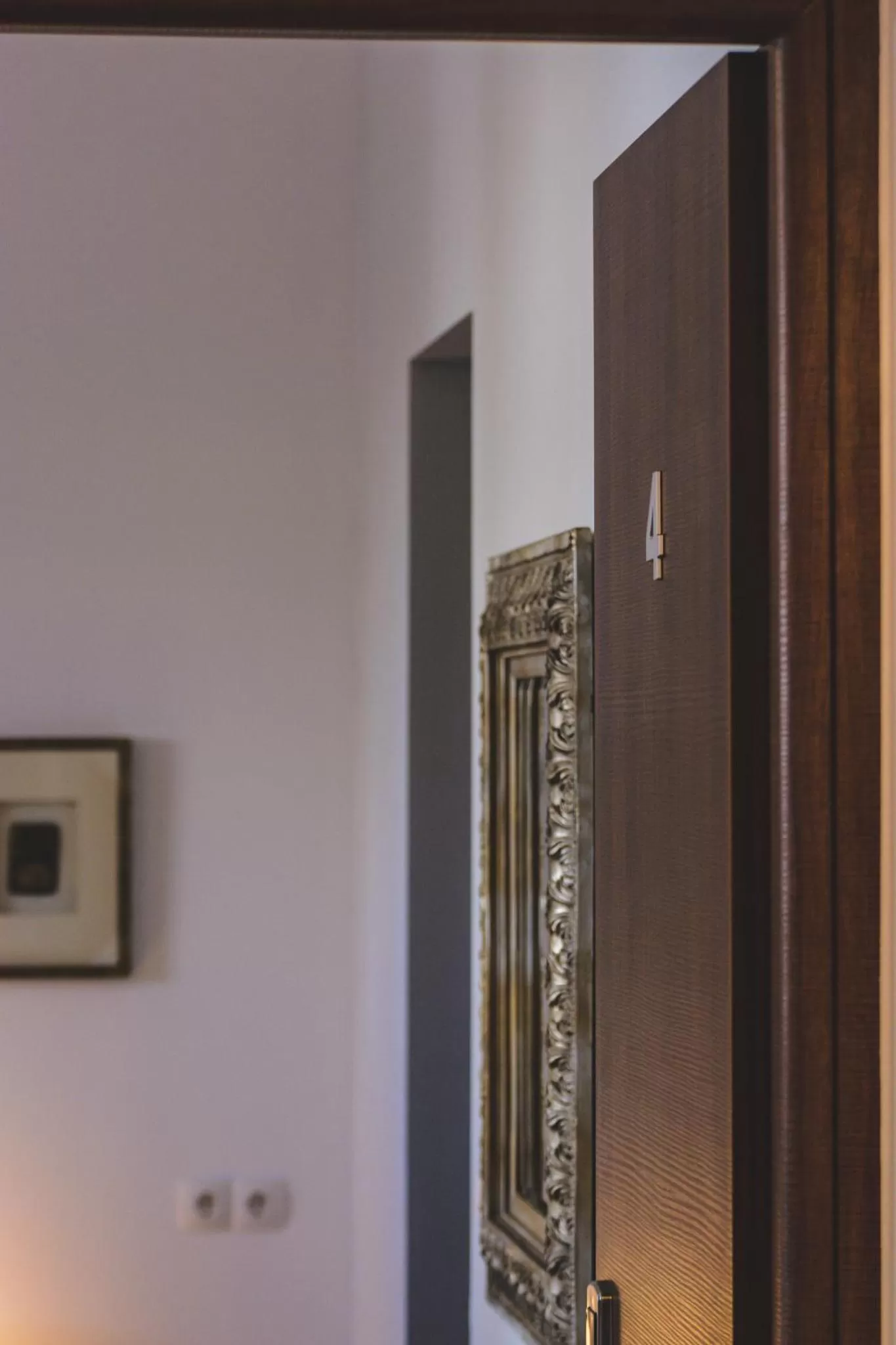 Logo/Certificate/Sign in Dome Rooms Downtown