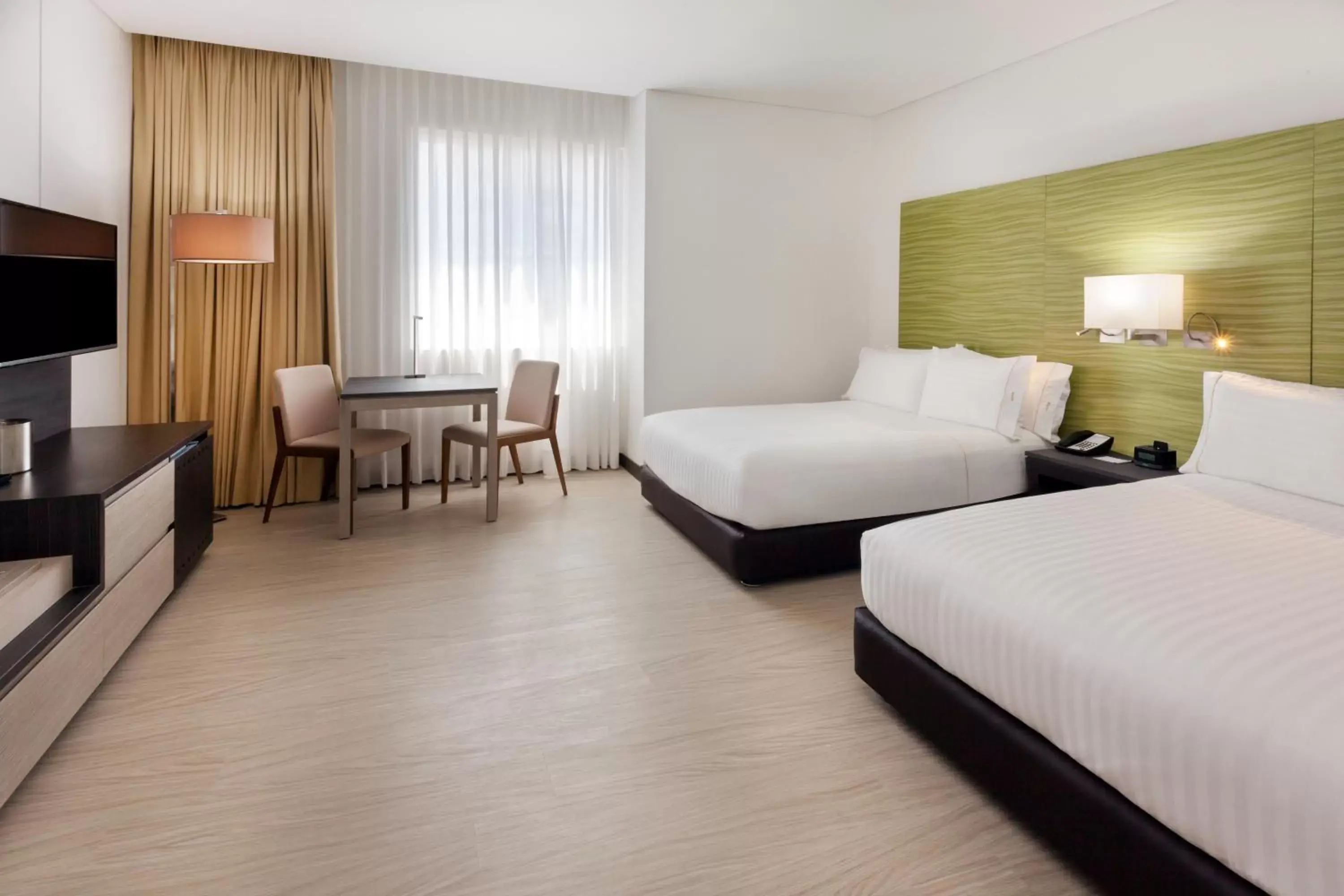Property building, Bed in Holiday Inn Express - Cartagena Bocagrande, an IHG Hotel