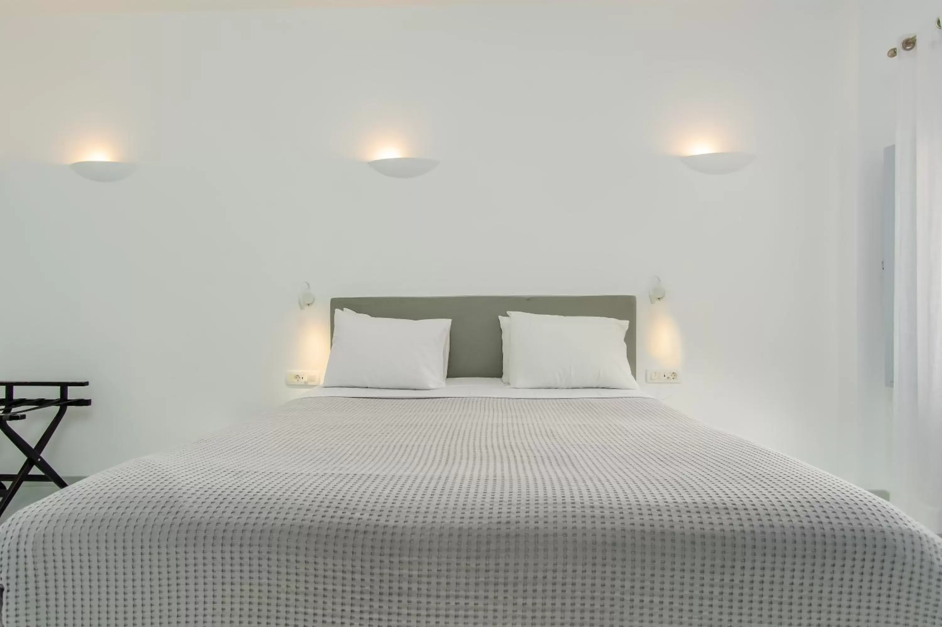 Bedroom, Bed in Central Fira Suites