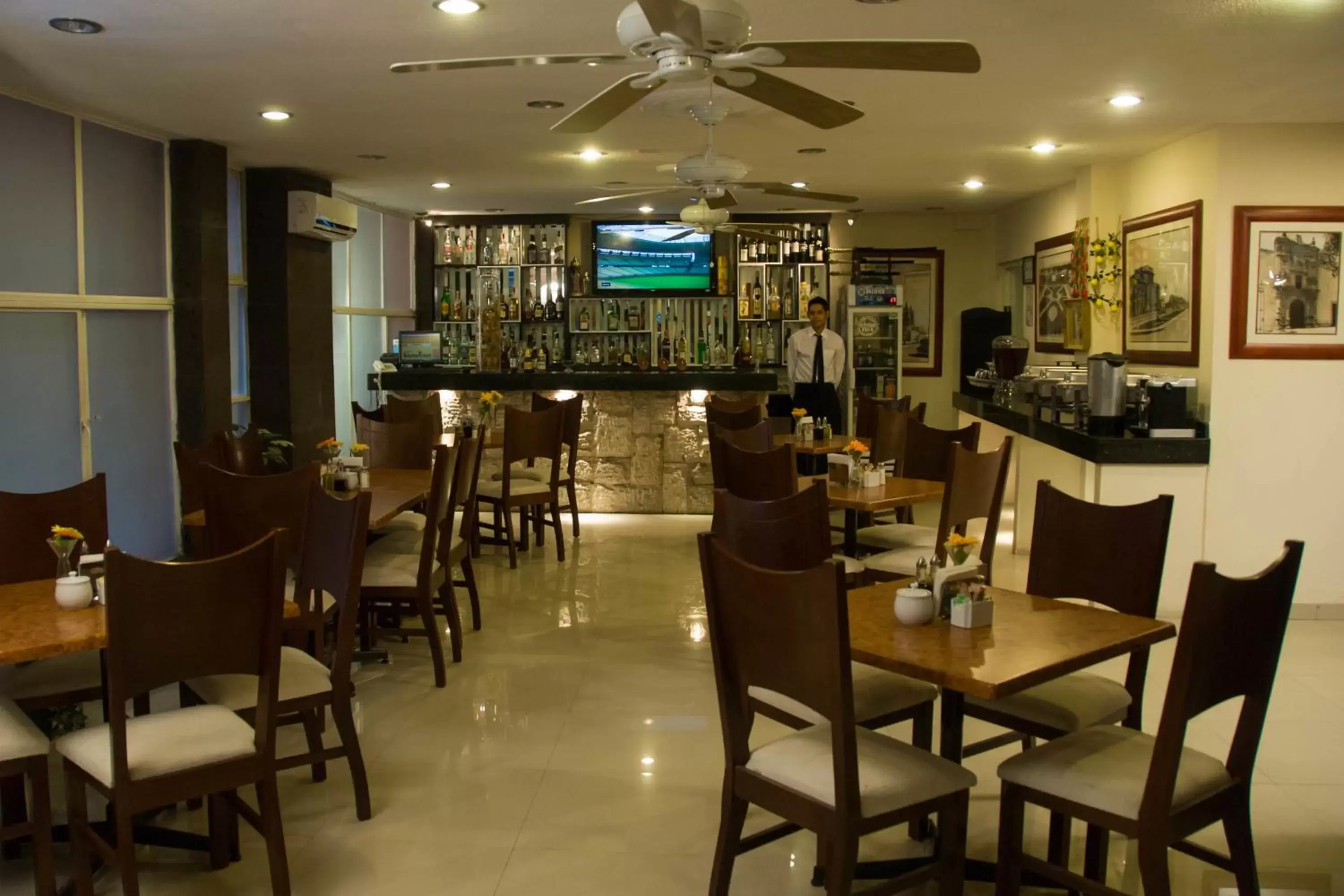 Restaurant/Places to Eat in Hotel Rincon Real Suites