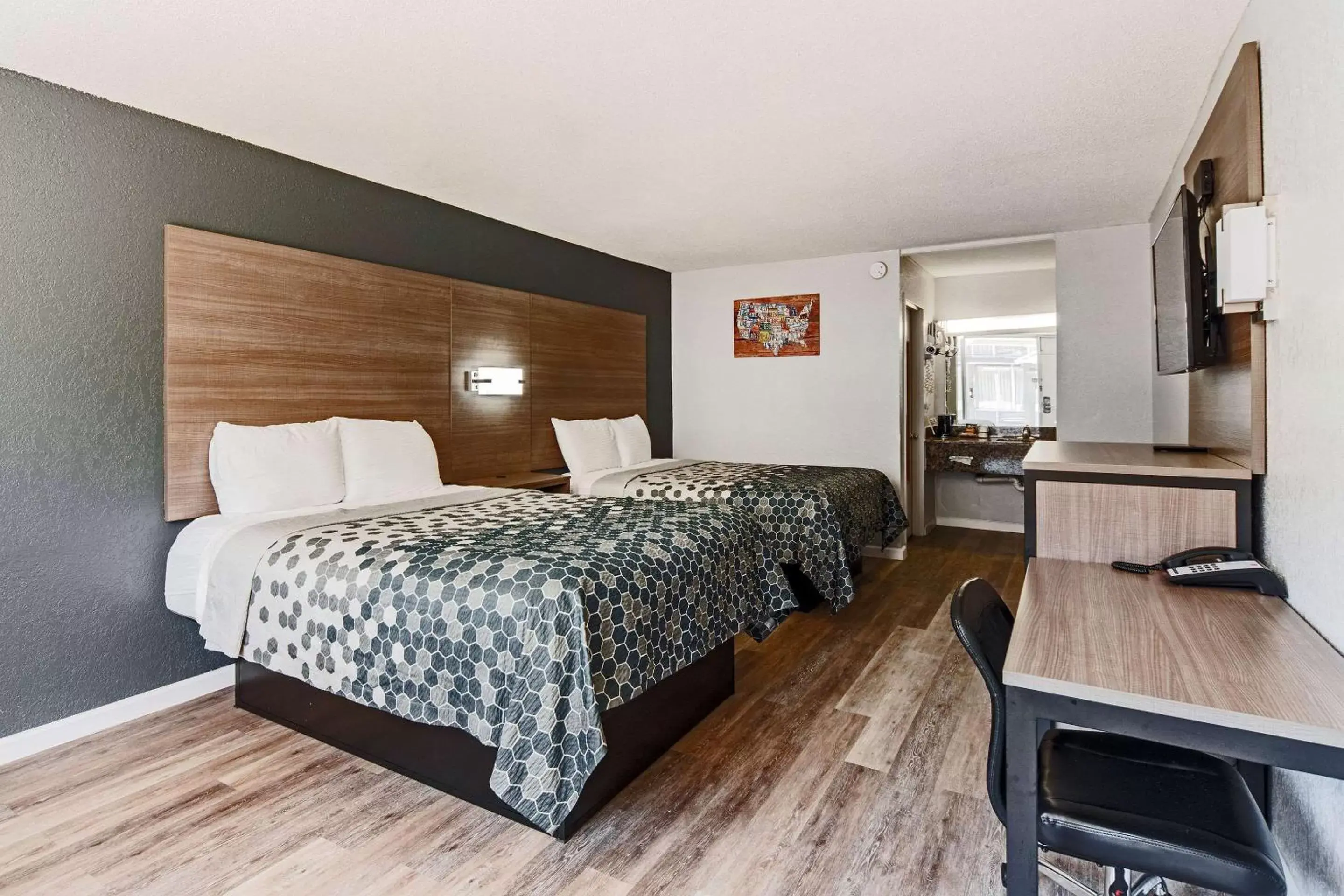 Bedroom, Bed in Econo Lodge Inn & Suites Near Bricktown