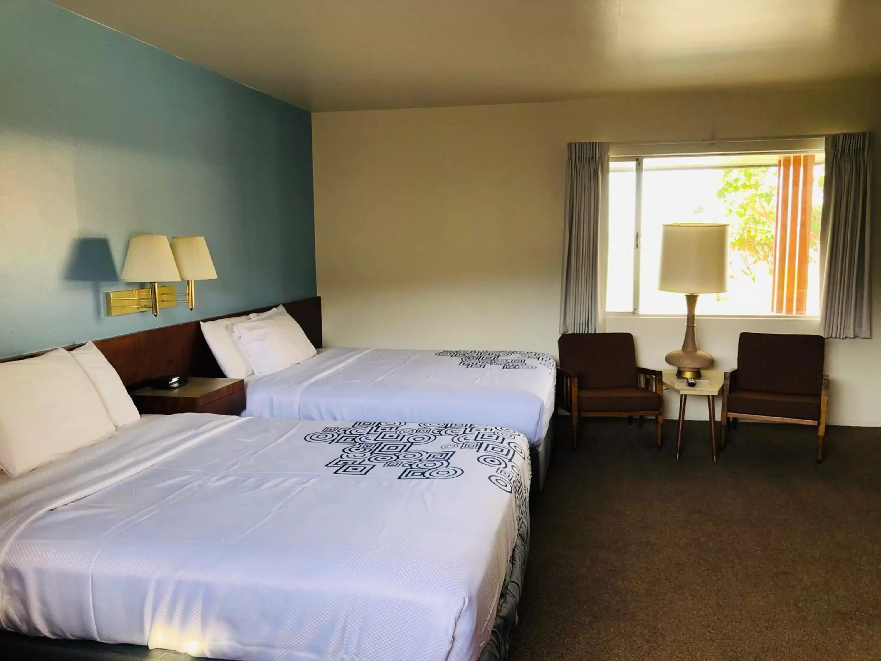 Bed in Curly Redwood Lodge