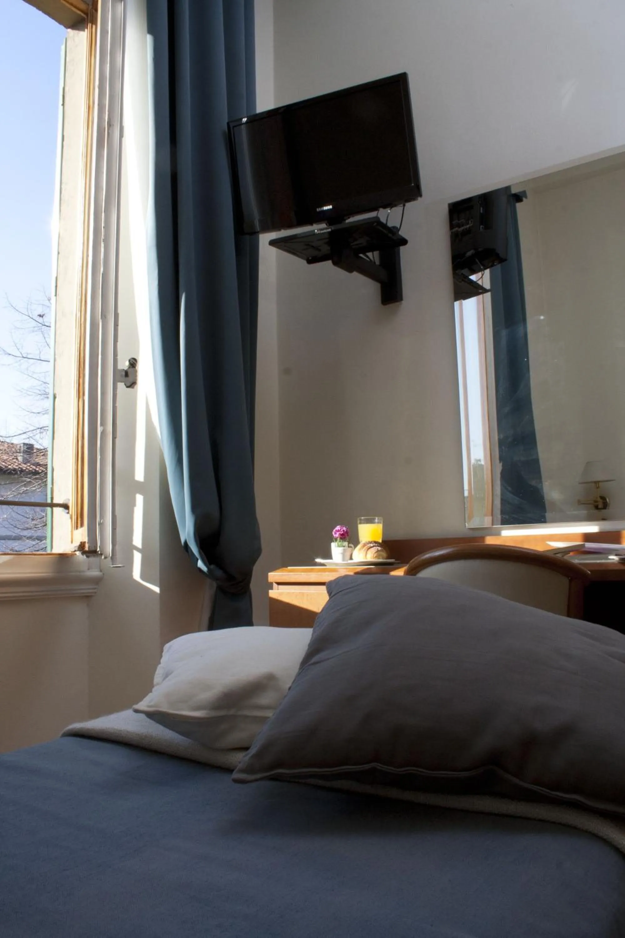 TV and multimedia, Bed in Hotel Bonifacio