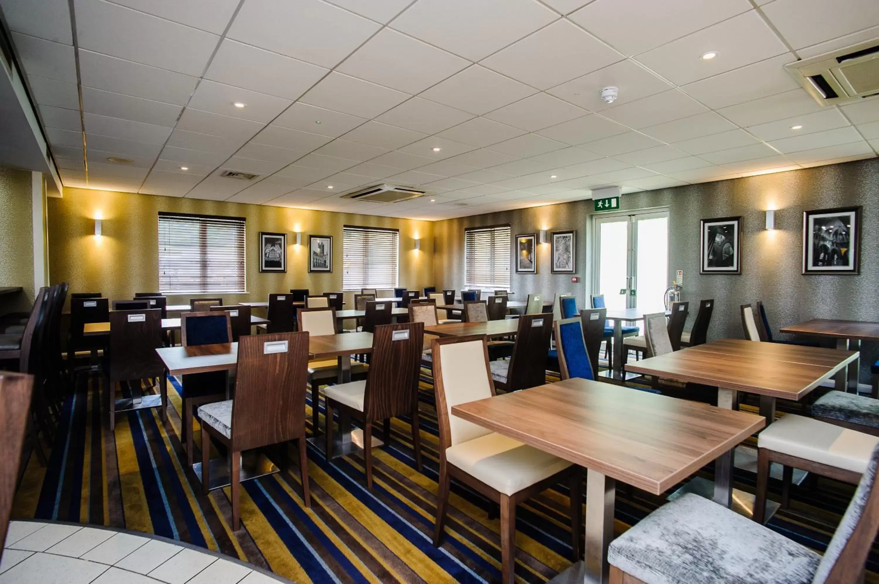 Restaurant/Places to Eat in Holiday Inn Express Canterbury, an IHG Hotel