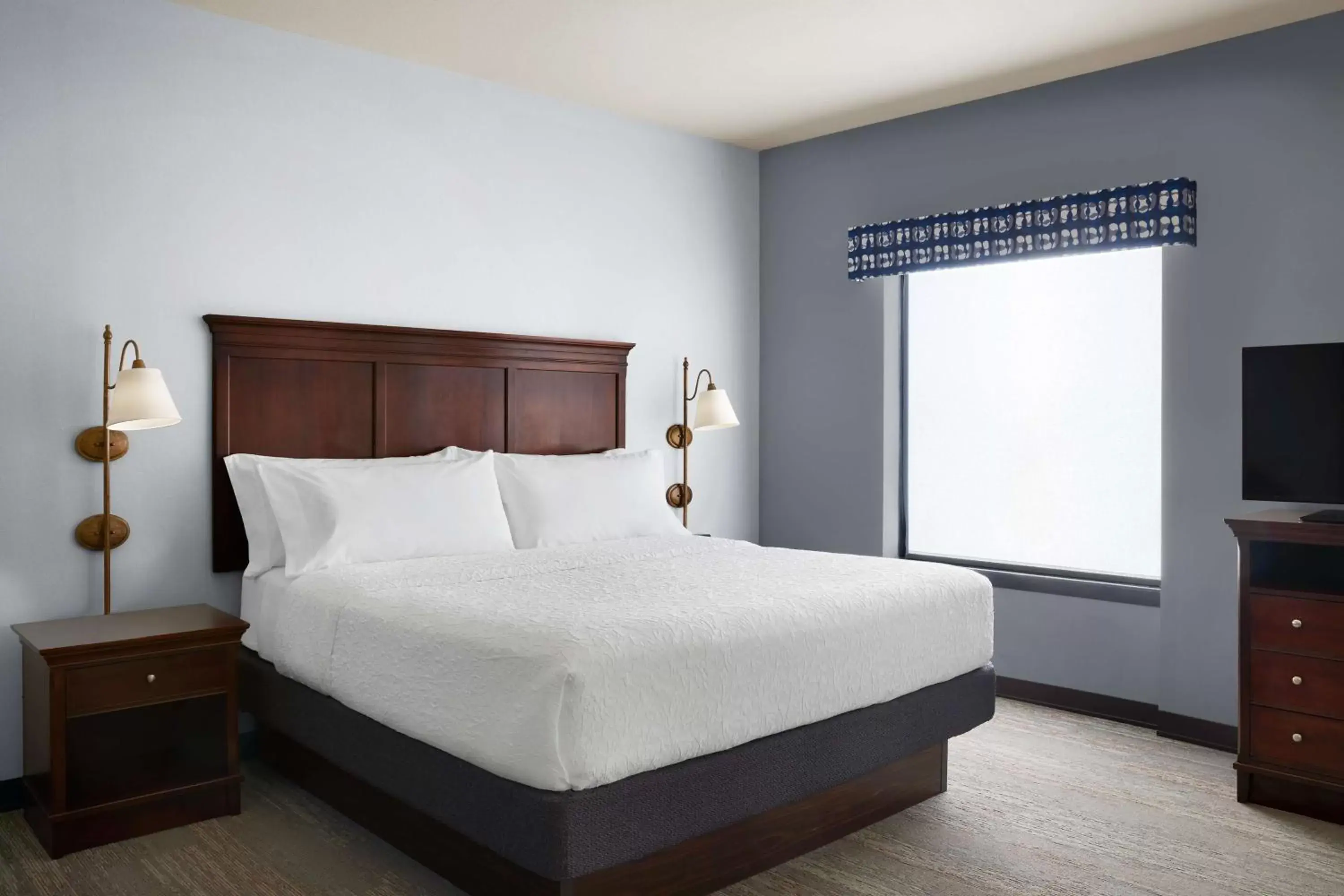 Bed in Hampton Inn & Suites Tulsa South Bixby