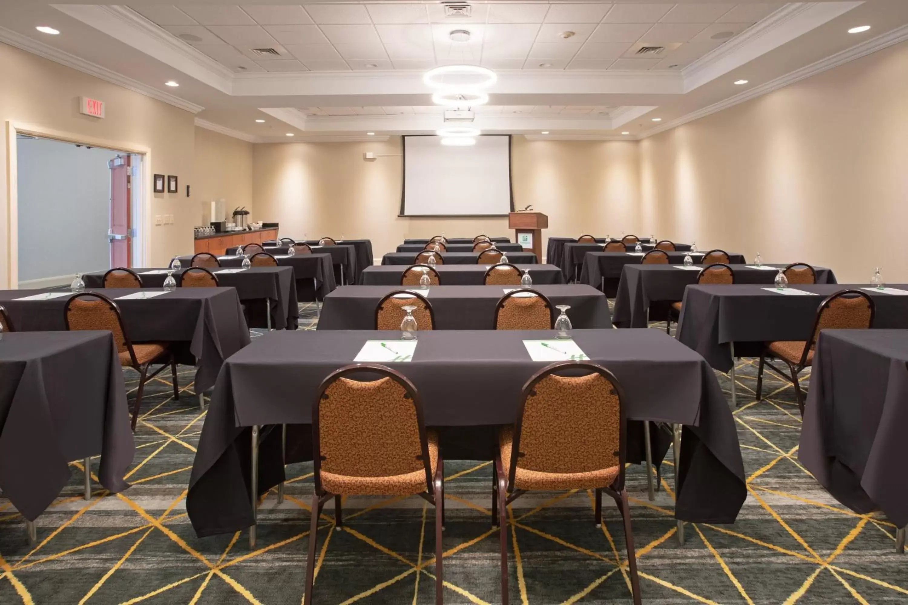 Meeting/conference room in Holiday Inn Winchester Southeast-Historic Gateway, an IHG Hotel