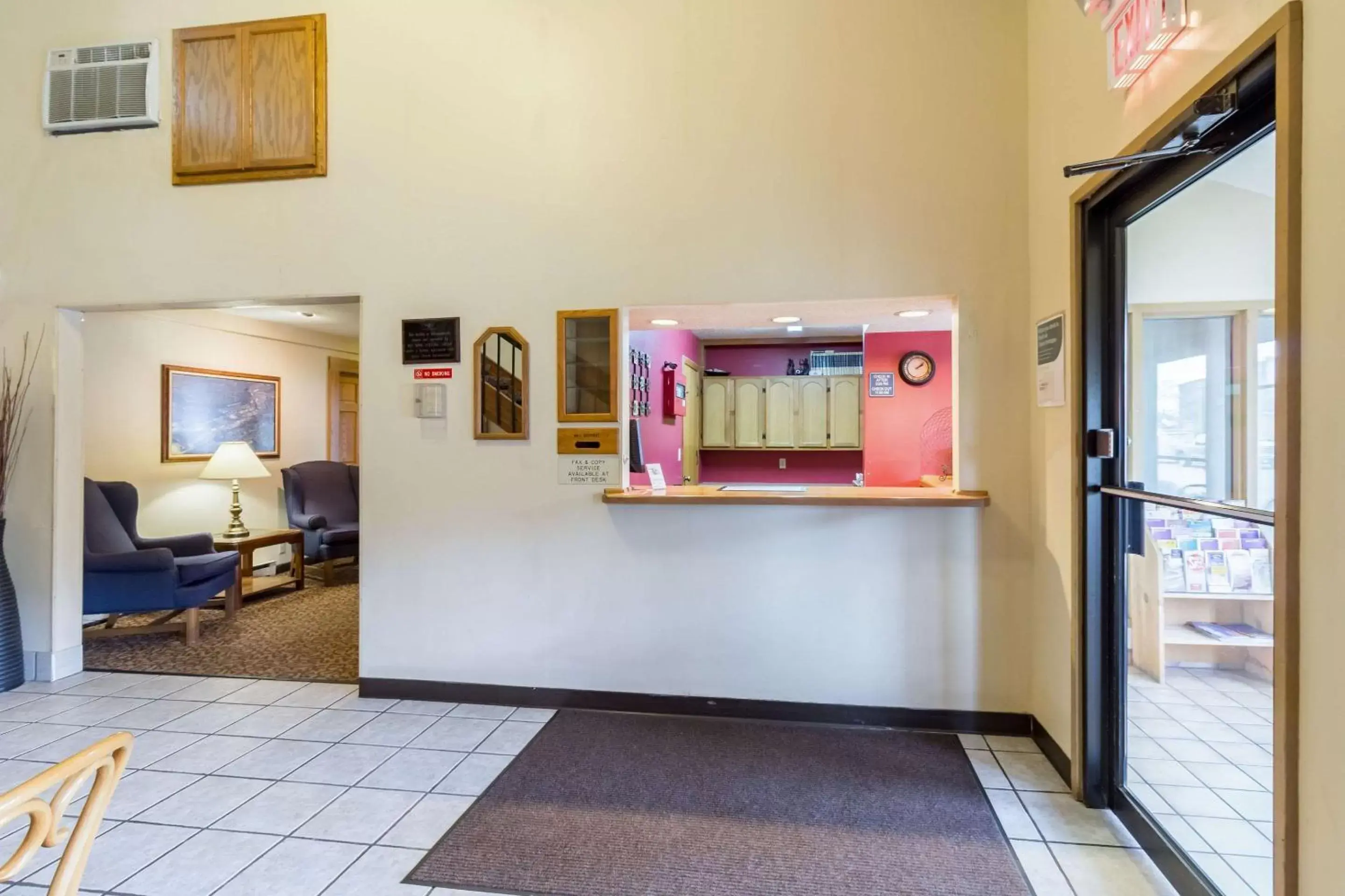 Lobby or reception, Lobby/Reception in Rodeway Inn Red Wing