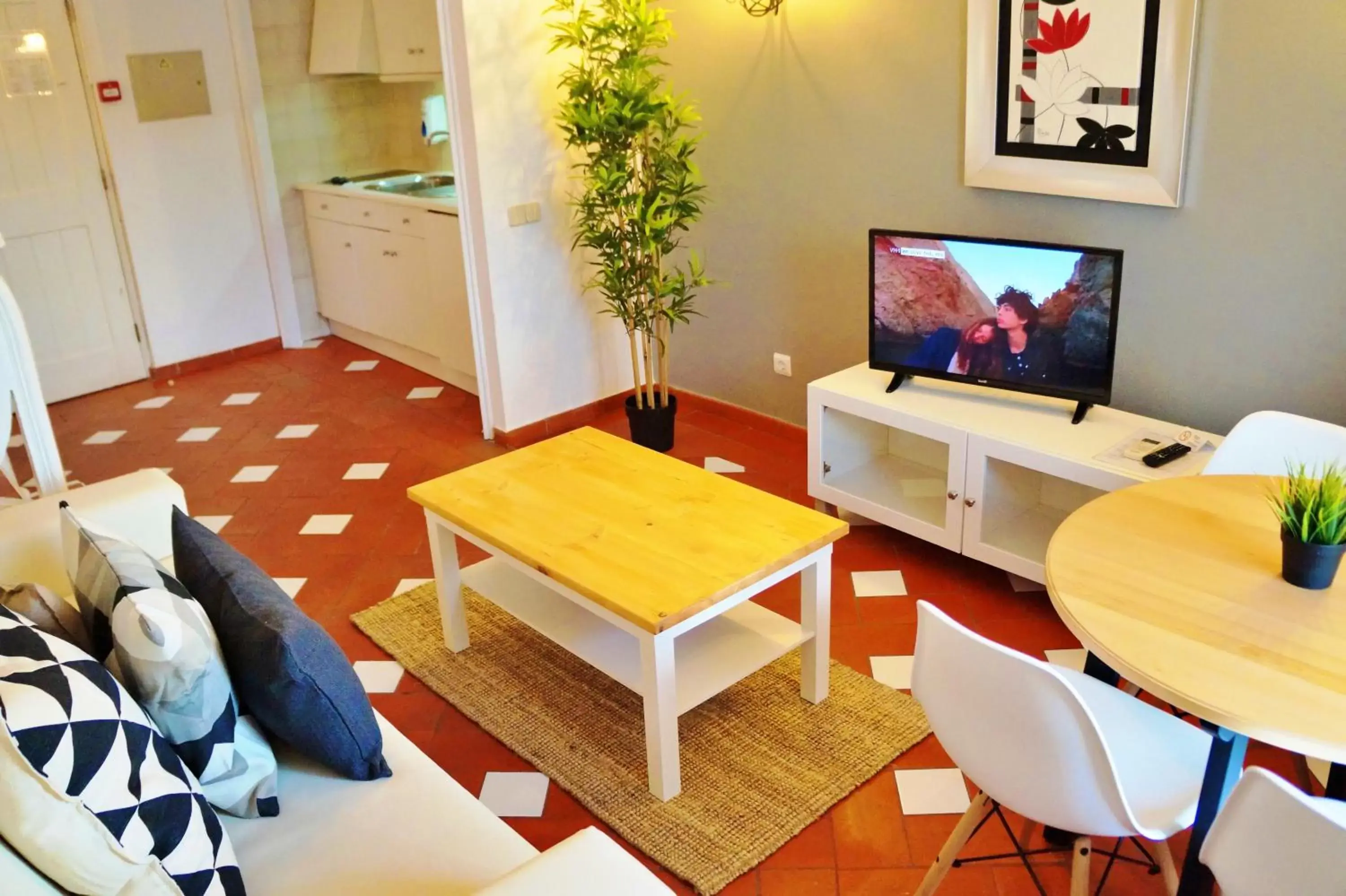 Communal lounge/ TV room, Seating Area in Baluarte da Vila Apartments