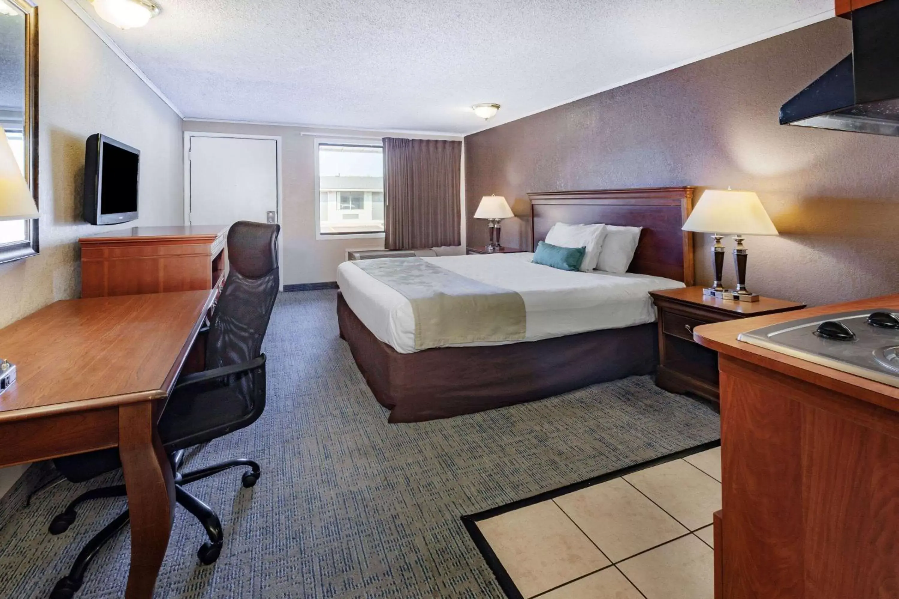 Photo of the whole room in Travelodge by Wyndham Monroe