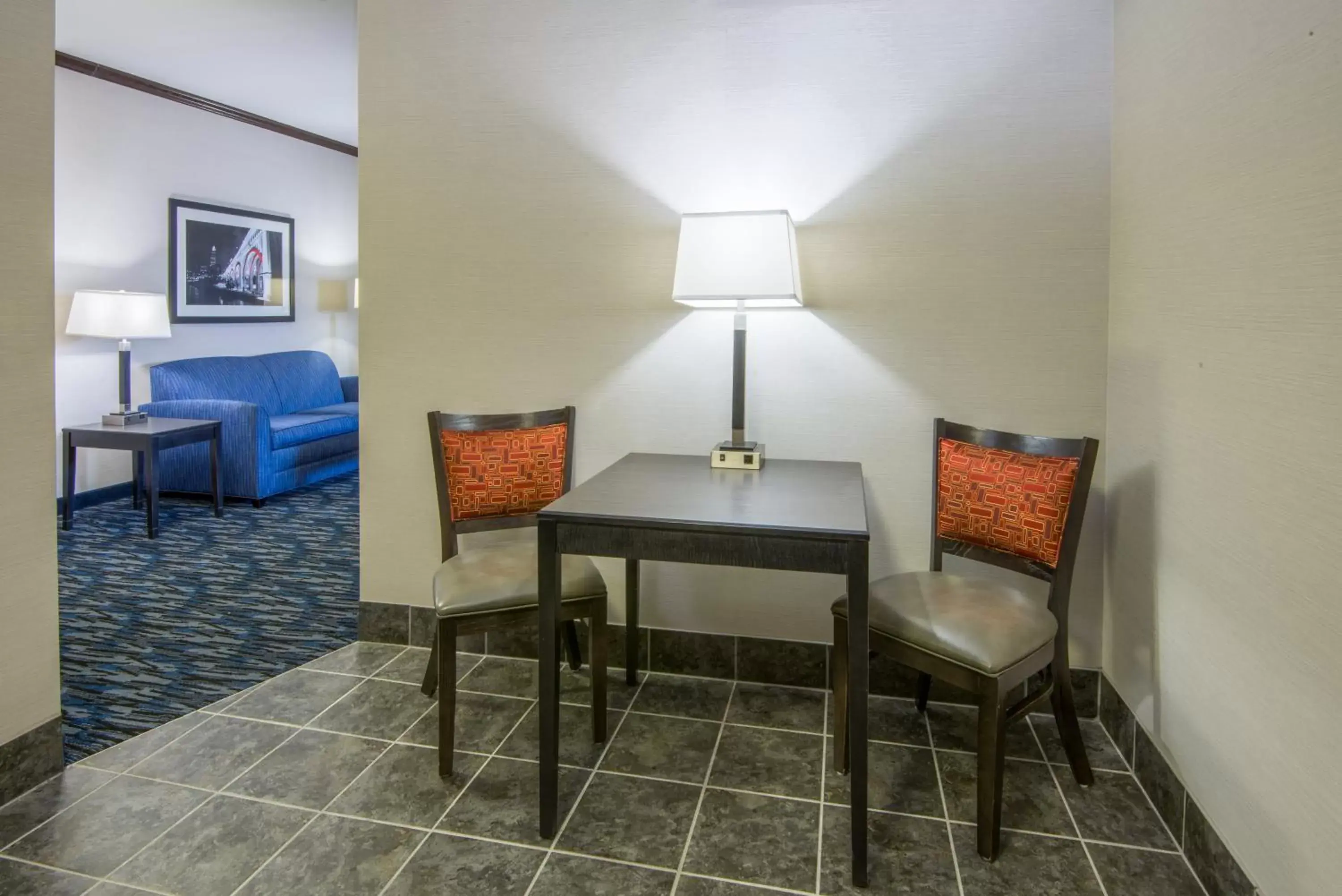 Photo of the whole room, Dining Area in Holiday Inn Express Cleveland Airport - Brook Park, an IHG Hotel