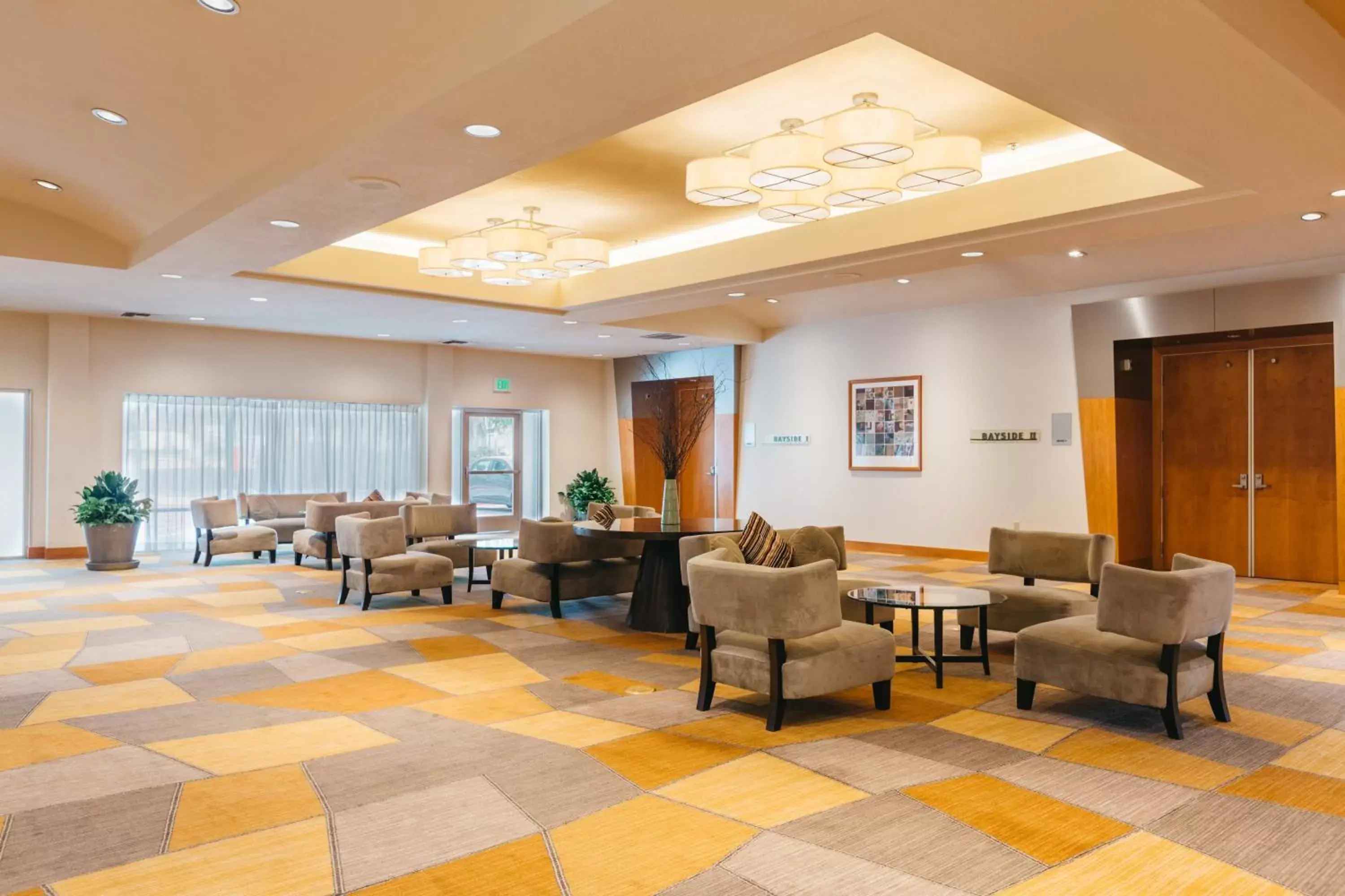 Restaurant/places to eat, Lobby/Reception in Crowne Plaza San Francisco Airport, an IHG Hotel