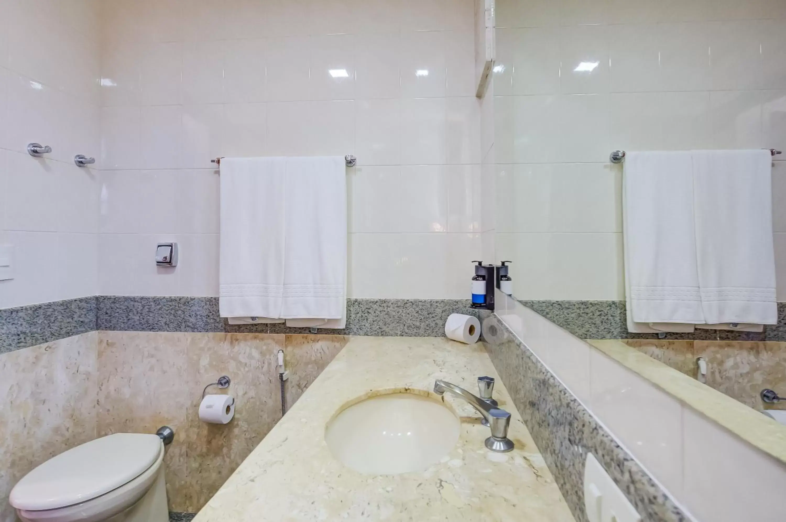 Bathroom in Slaviero Londrina Flat