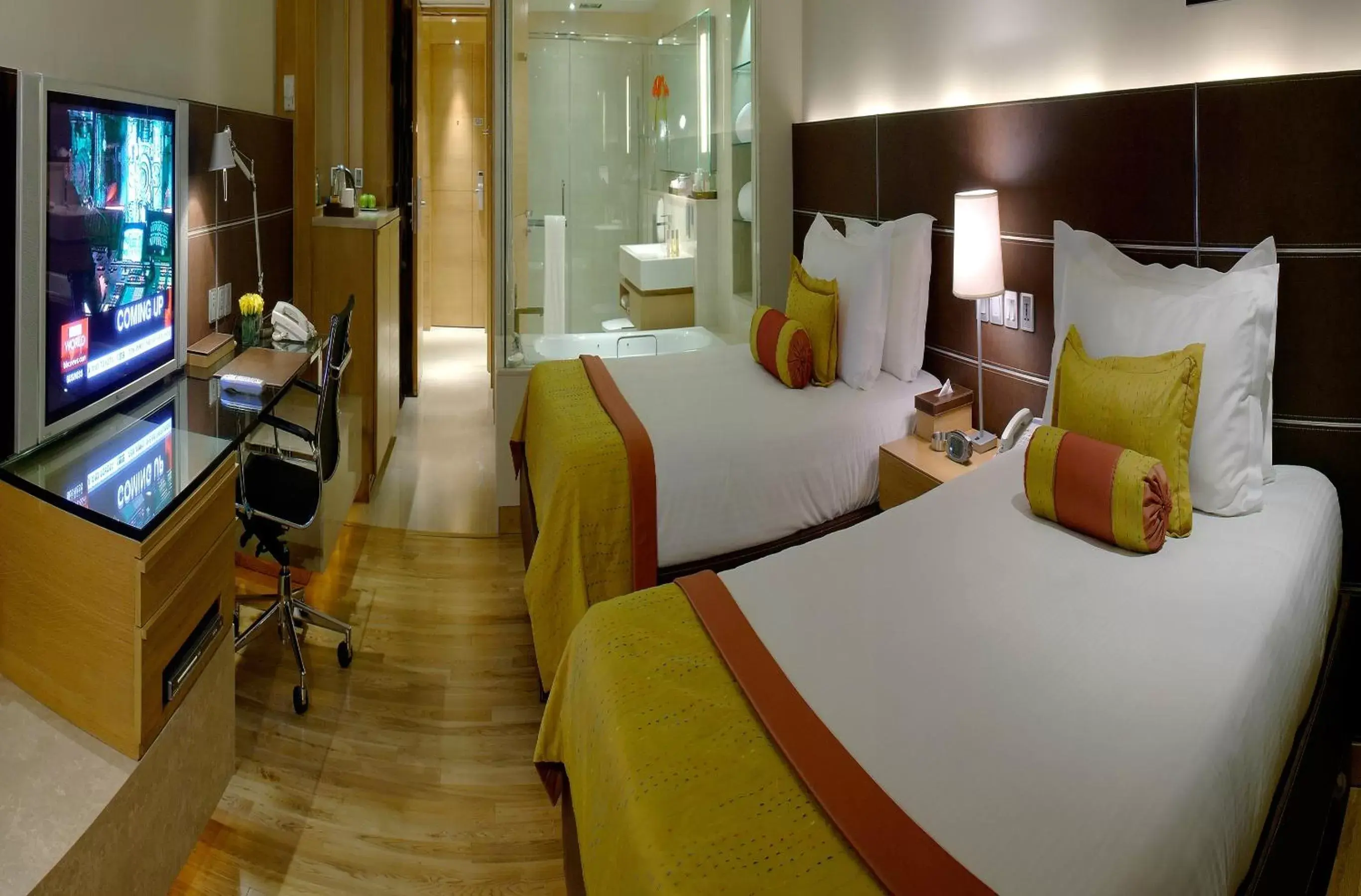 Premier Twin Room - 10% discount on Food & soft beverages, Laundry & Spa in The LaLiT New Delhi