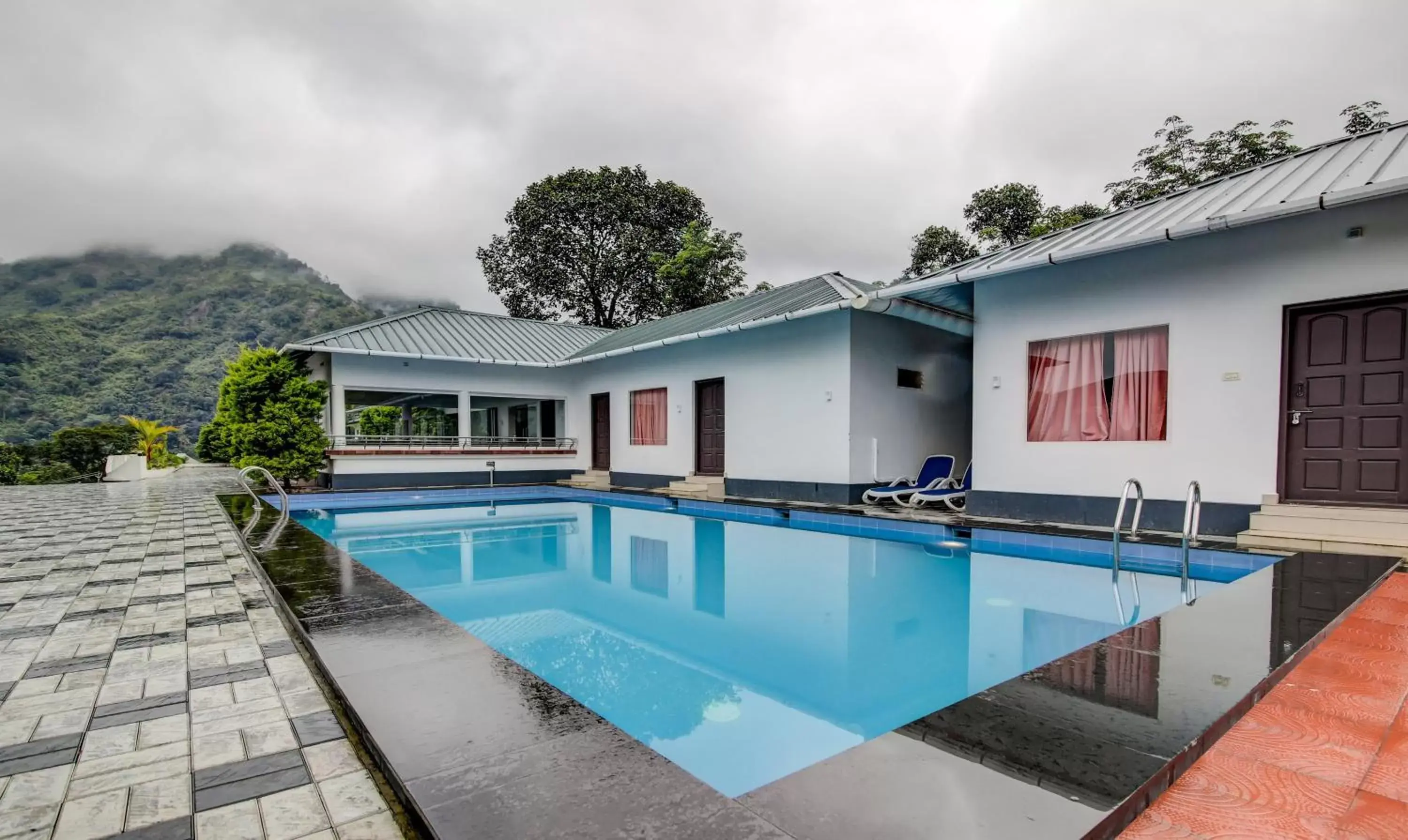 Swimming pool in Misty Garden Resort and SPA Swimming pool in Misty Garden Resort and SPA