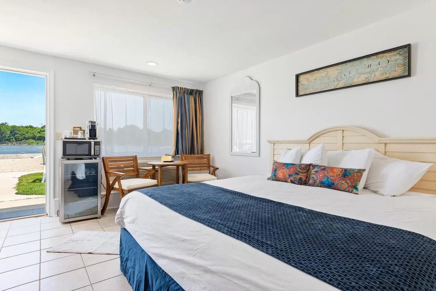 King Room with Sea View in Lowes Wharf Marina Inn King Room with Sea View in Lowes Wharf Marina Inn