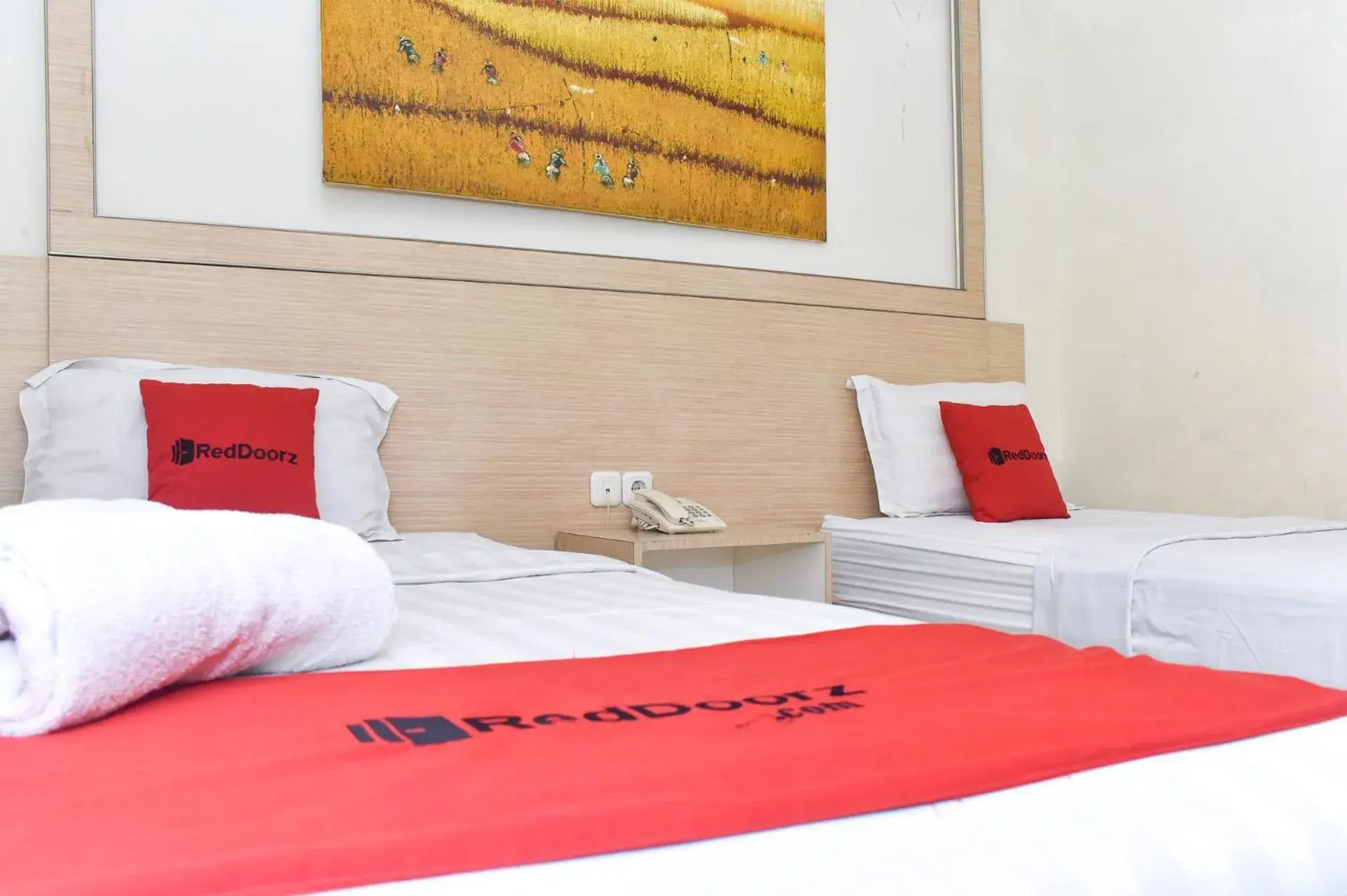Bed in RedDoorz Plus near Sultan Hasanuddin Airport