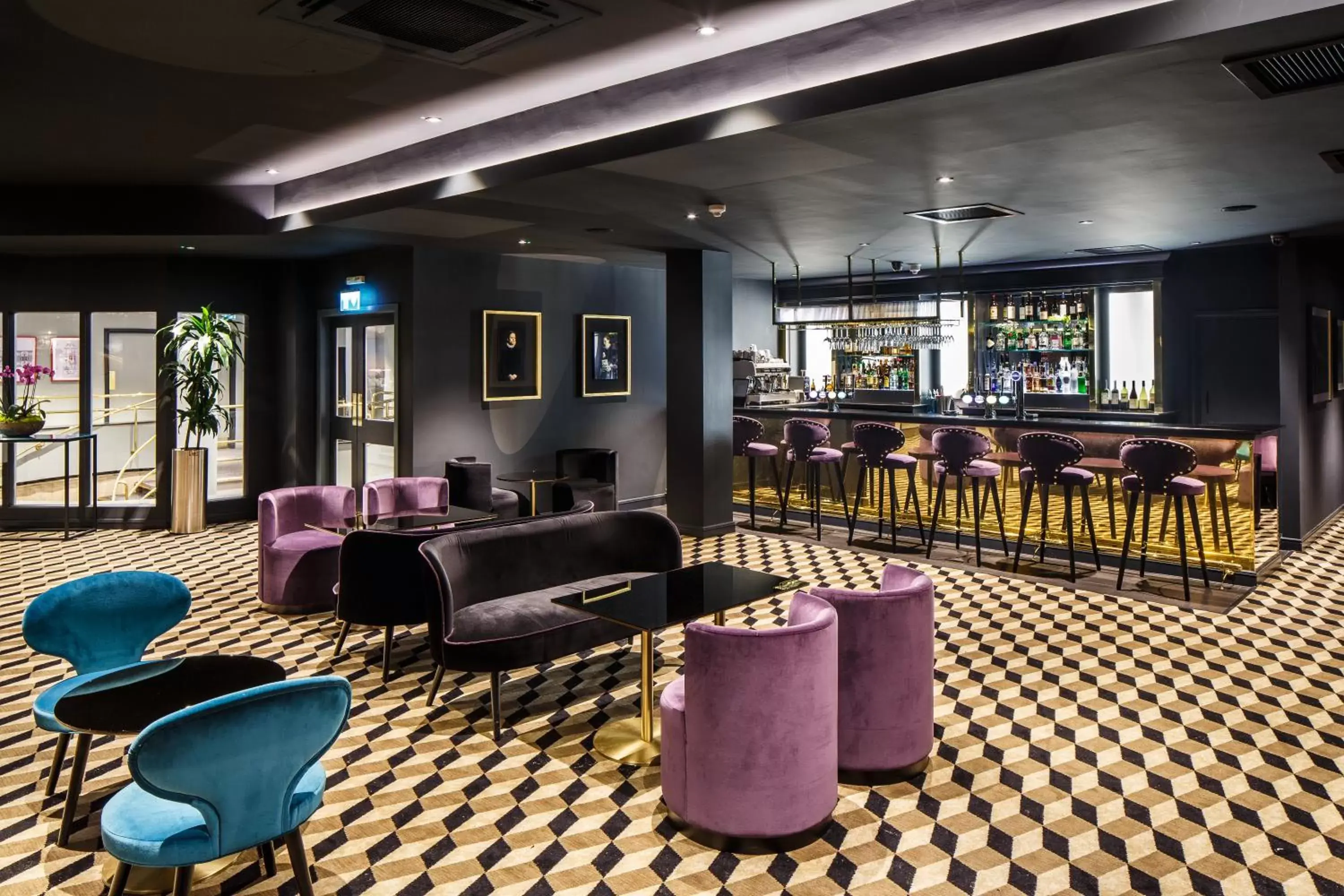 Lounge or bar, Lounge/Bar in Mercure Edinburgh City - Princes Street Hotel