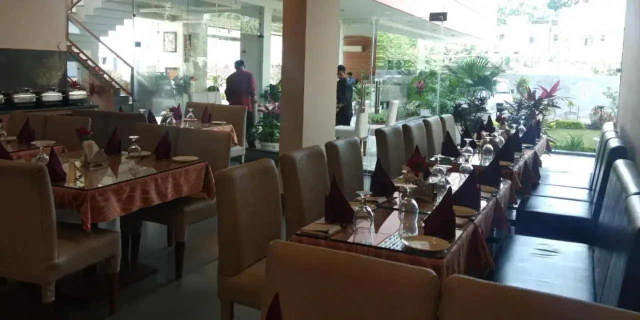 Restaurant/Places to Eat in Hotel Rama Trident