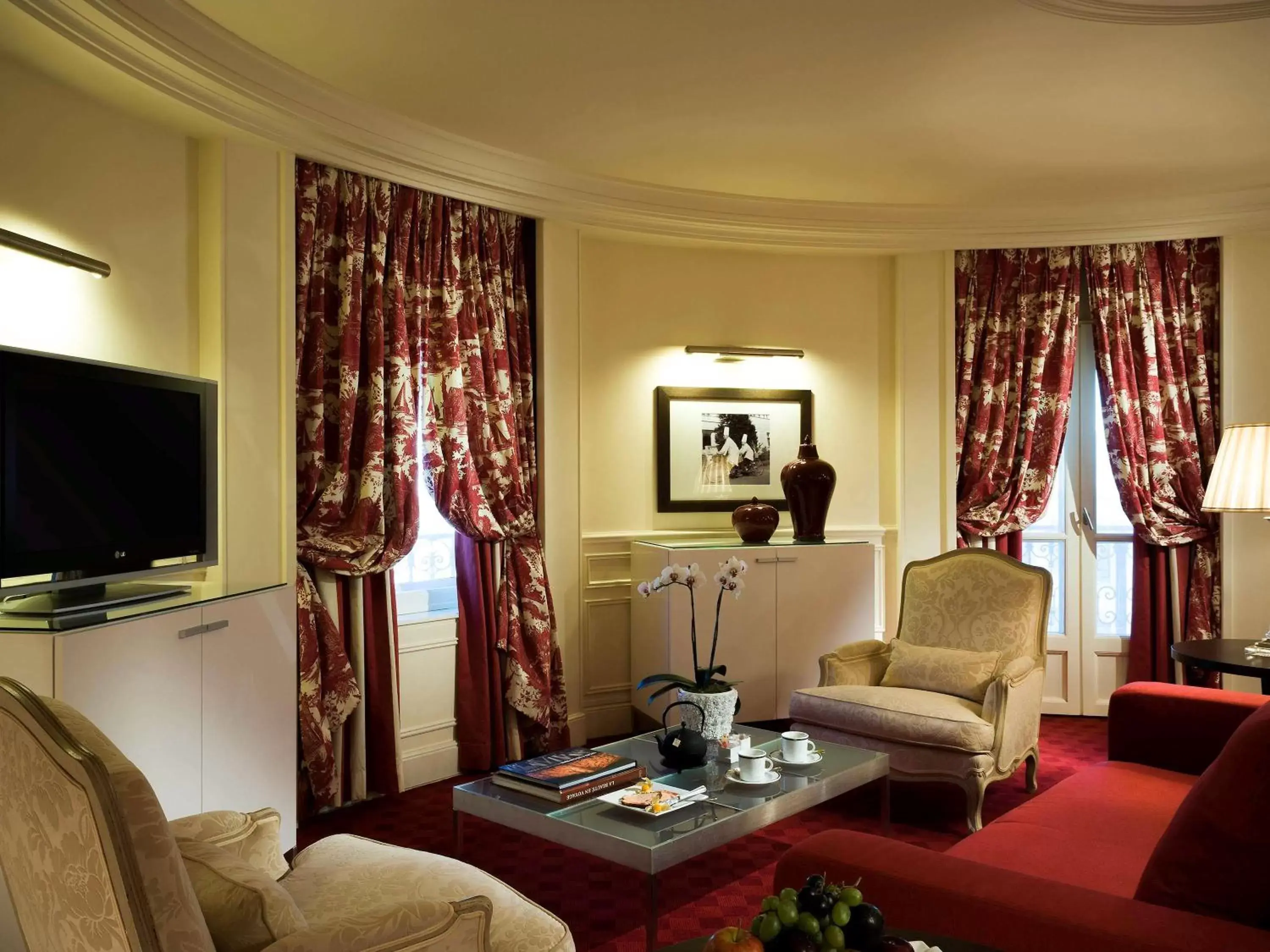 Photo of the whole room, Seating Area in Hotel Le Royal Lyon - MGallery