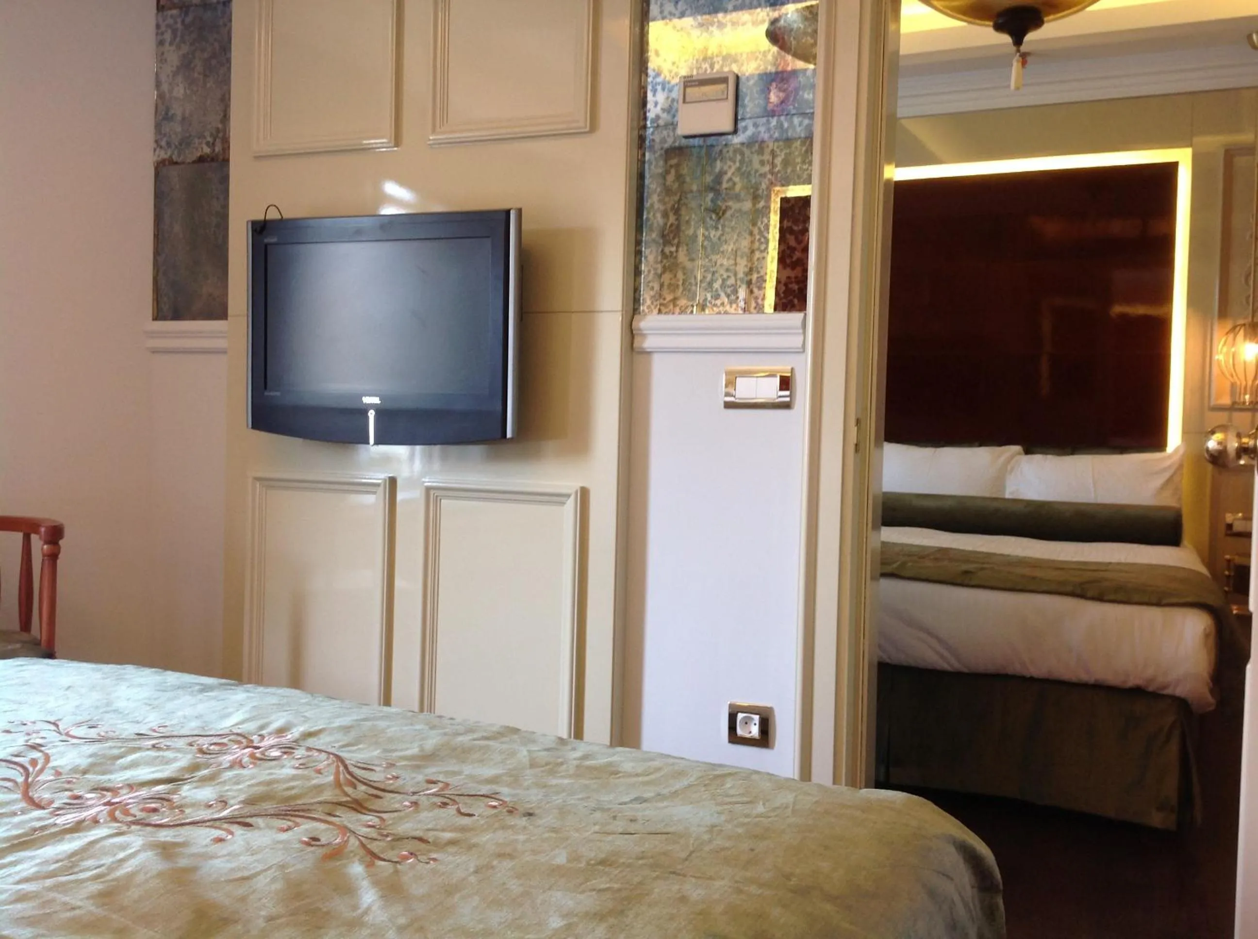 TV and multimedia, Bed in Taksim Star Hotel