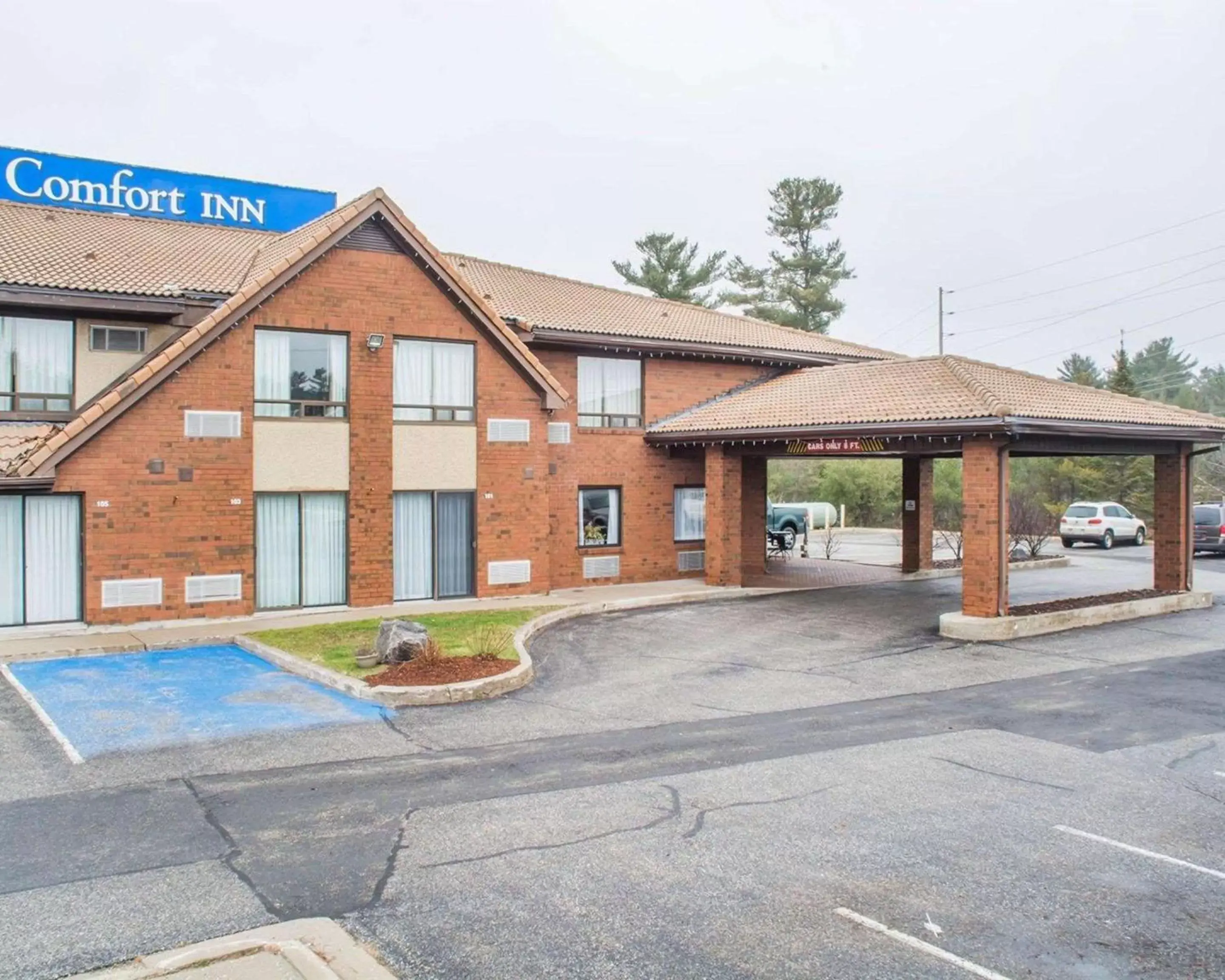 Property Building in Comfort Inn Parry Sound