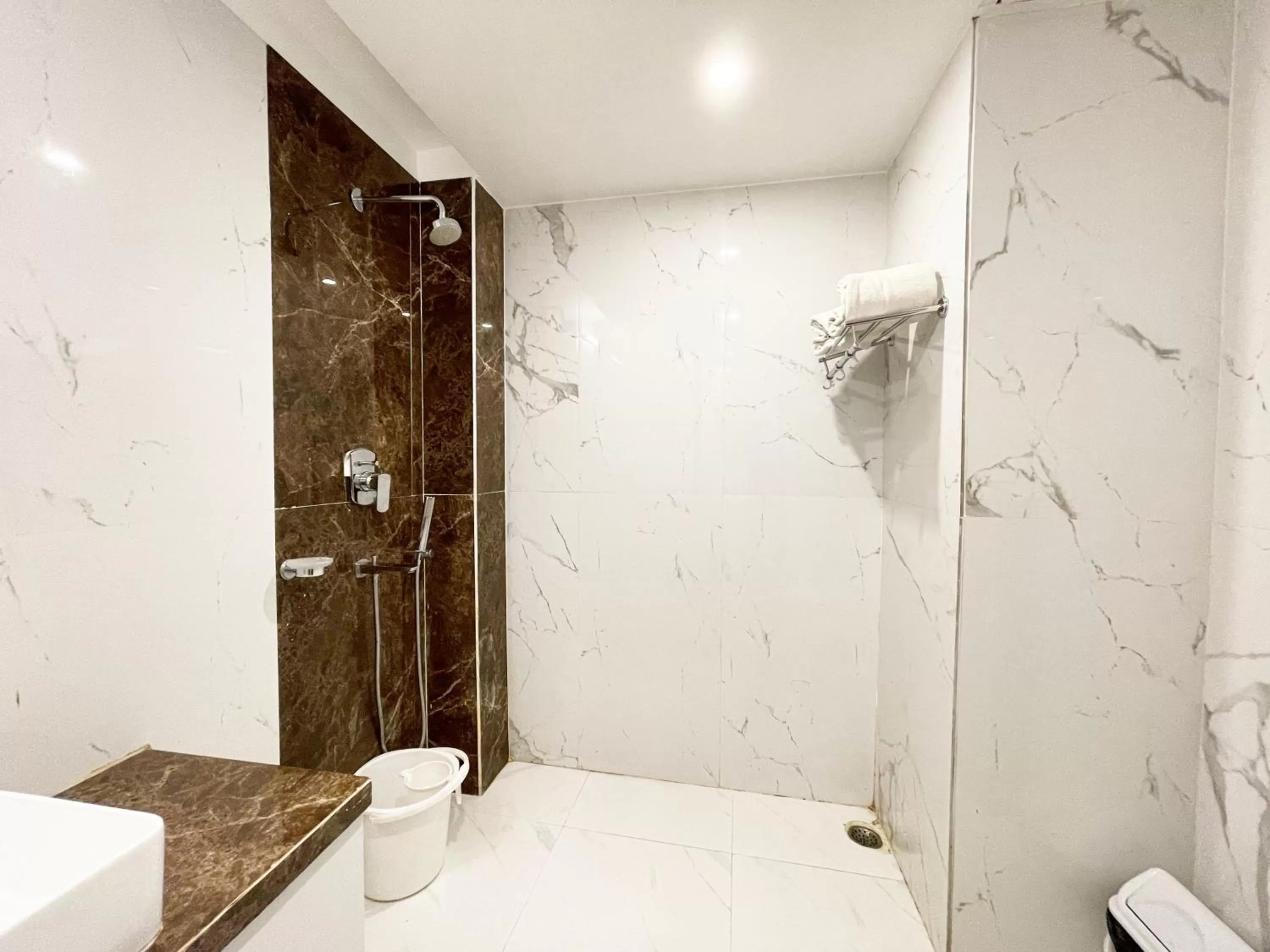 Bathroom in Hotel TBS sea view ! Puri