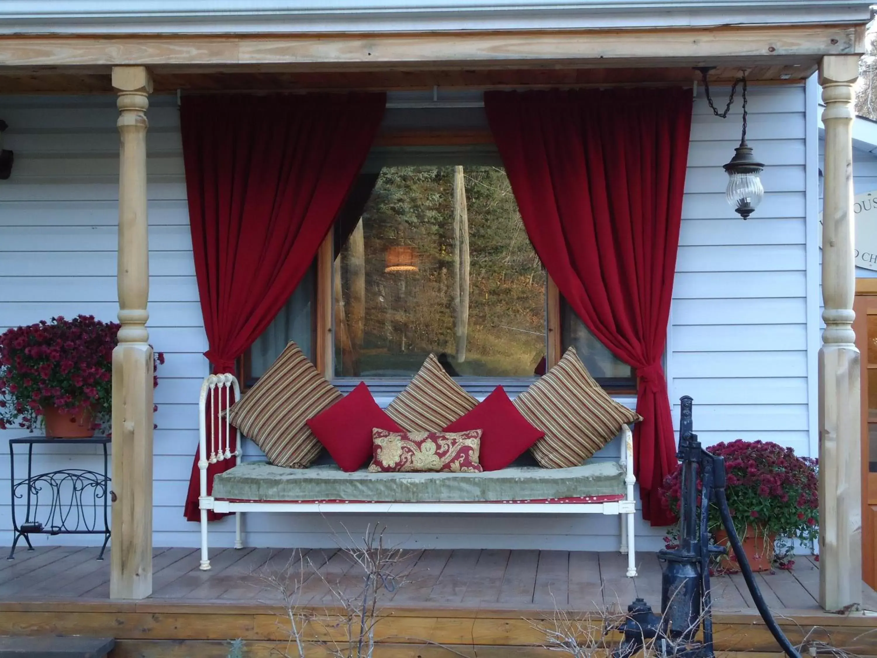 Spring, Seating Area in Auberge Old Chelsea