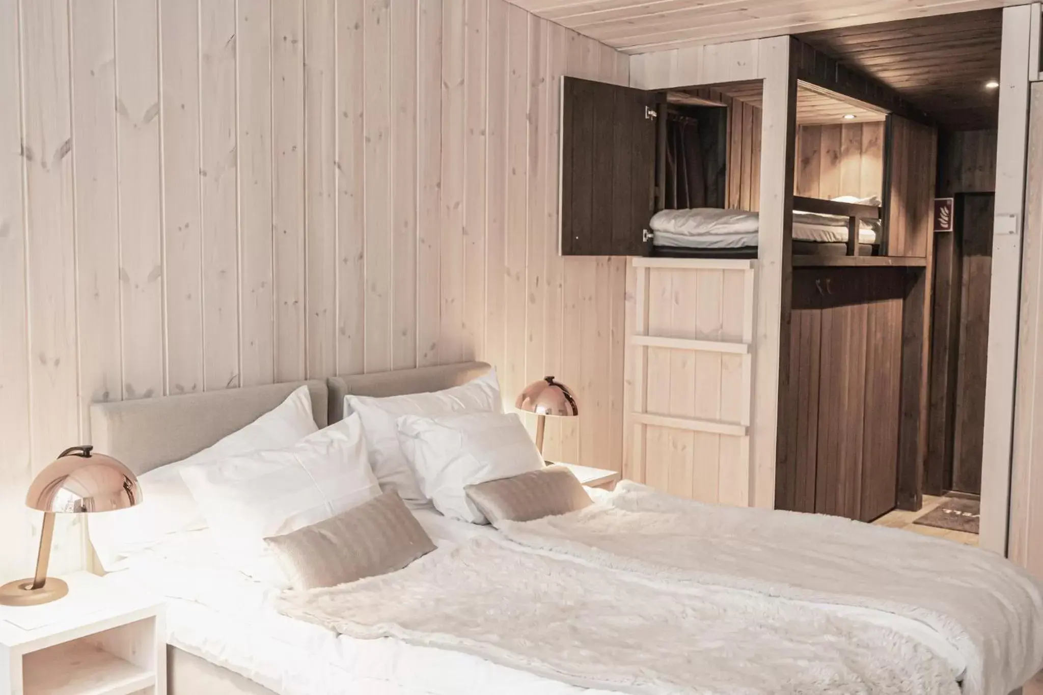 bunk bed, Bed in Arctic TreeHouse Hotel