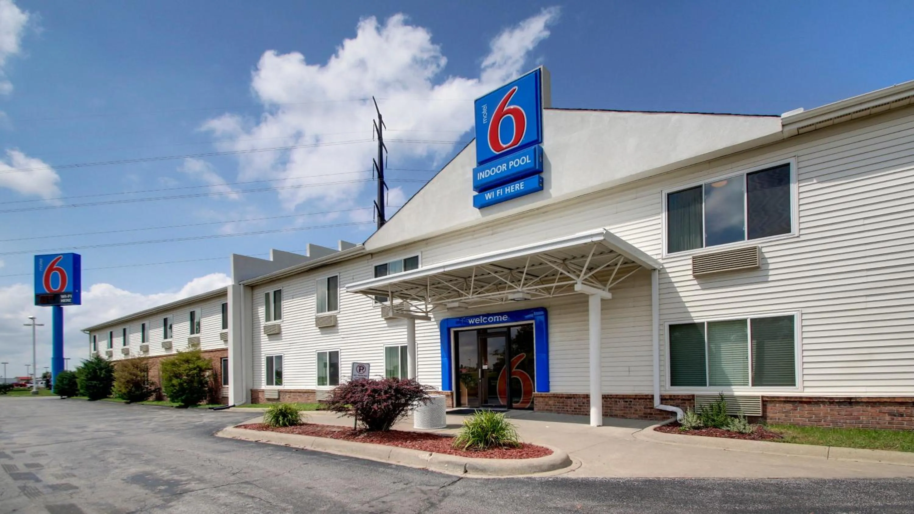 Property building in Motel 6-Altoona, IA - Des Moines East